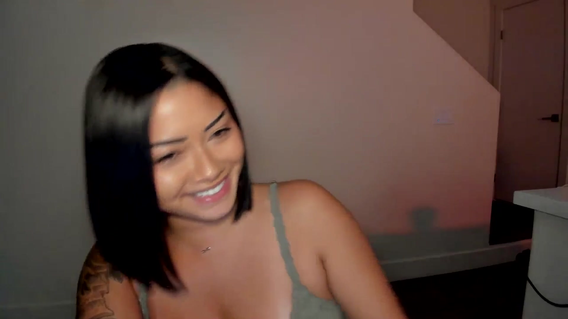 Gallery image thumbnail from YourGoddessLu's myfreecams stream on, 07/27/2025, 06:25 image 19 of 20