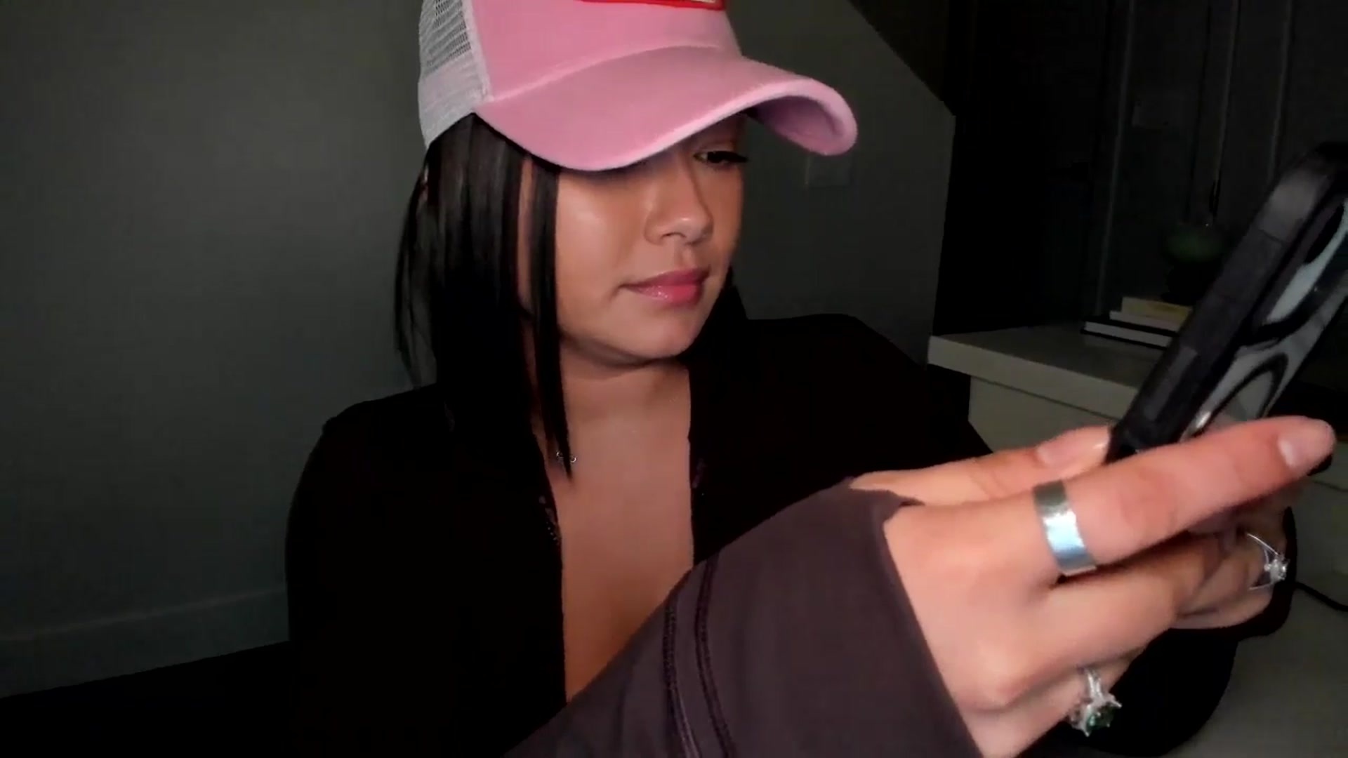 Gallery image thumbnail from YourGoddessLu's myfreecams stream on, 08/03/2025, 04:10 image 10 of 20