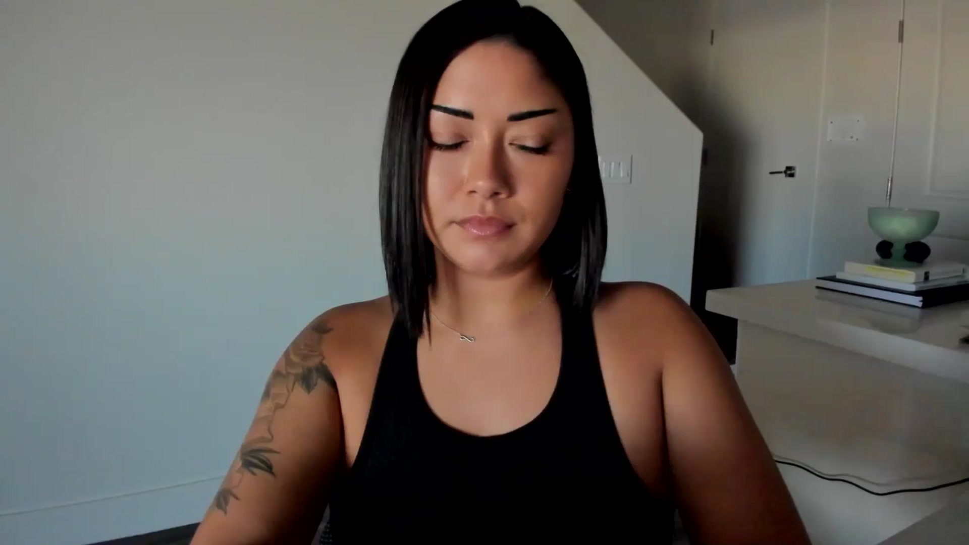 Gallery image thumbnail from YourGoddessLu's myfreecams stream on, 08/03/2025, 04:10 image 1 of 20