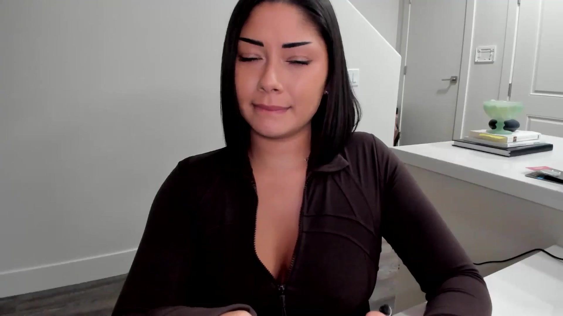 Gallery image thumbnail from YourGoddessLu's myfreecams stream on, 08/03/2025, 04:10 image 19 of 20