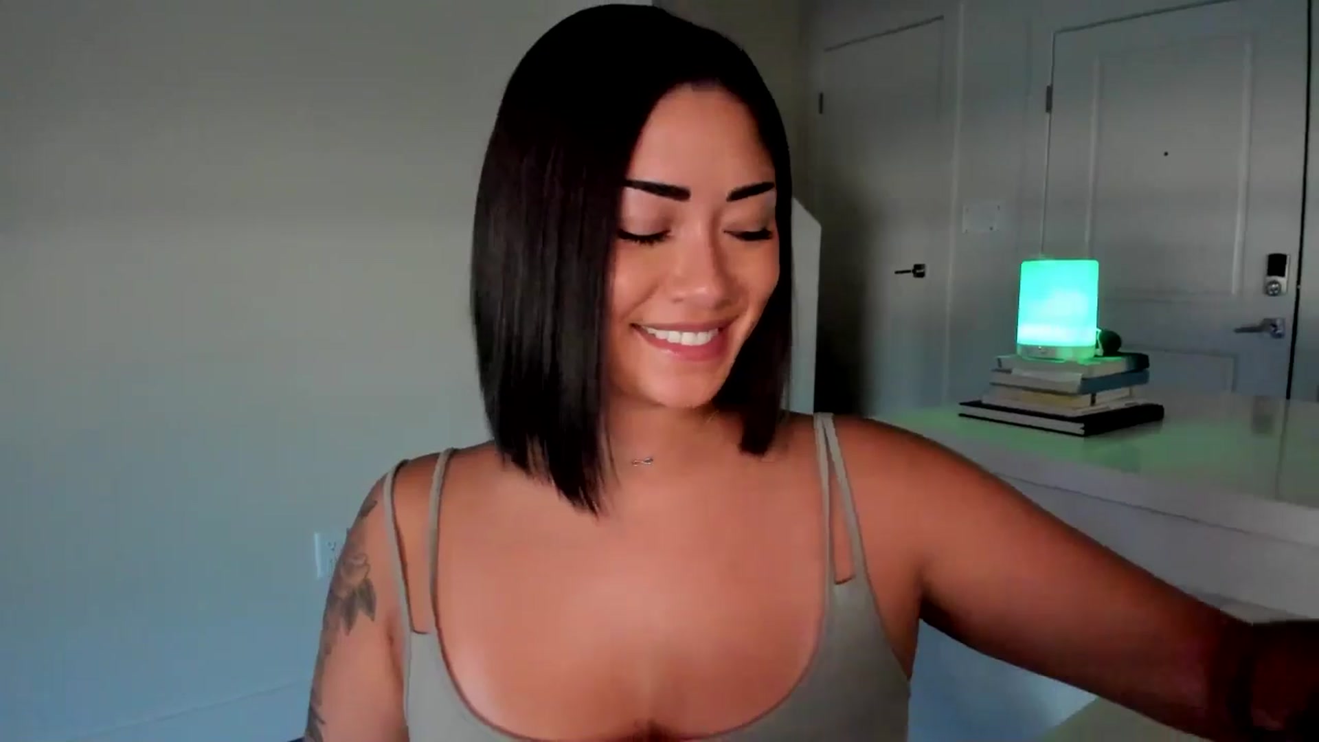 Gallery image thumbnail from YourGoddessLu's myfreecams stream on, 08/06/2025, 01:15 image 11 of 20
