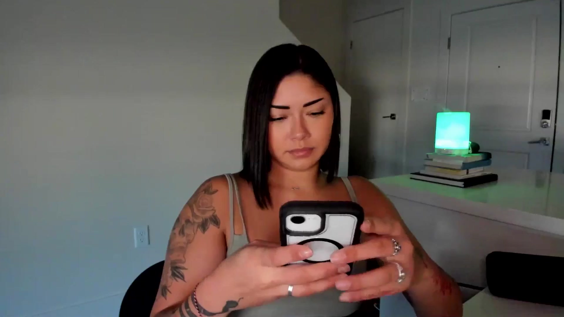 Gallery image thumbnail from YourGoddessLu's myfreecams stream on, 08/06/2025, 01:15 image 16 of 20