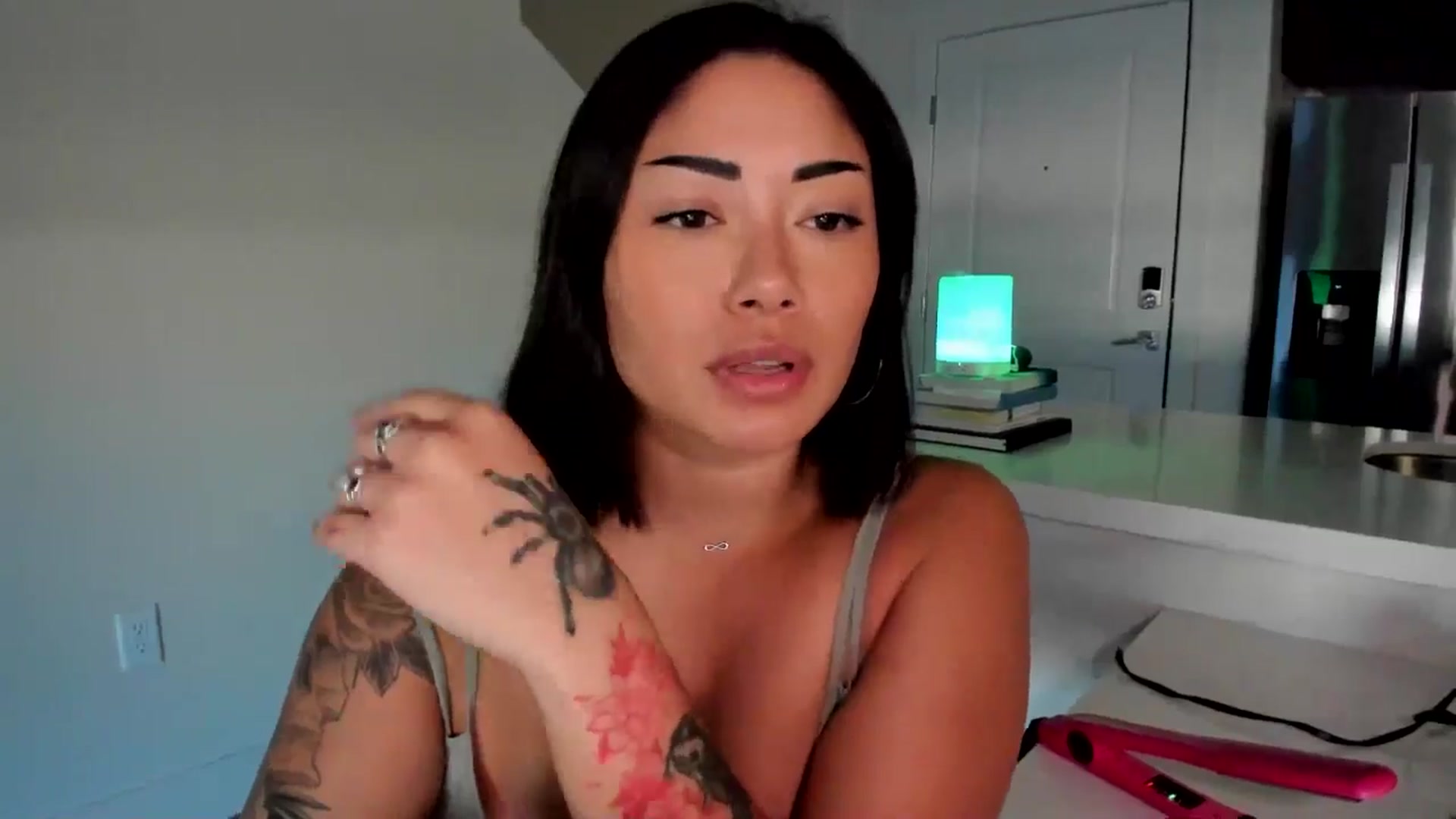 Gallery image thumbnail from YourGoddessLu's myfreecams stream on, 08/06/2025, 01:15 image 2 of 20