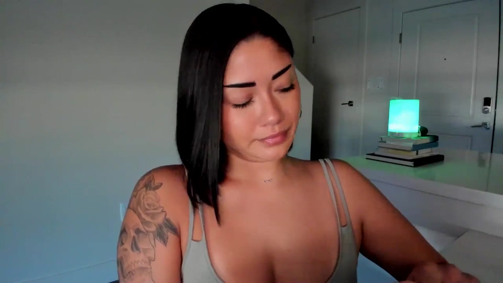 Gallery image thumbnail from YourGoddessLu's myfreecams stream on, 08/06/2025, 01:15 image 13 of 20