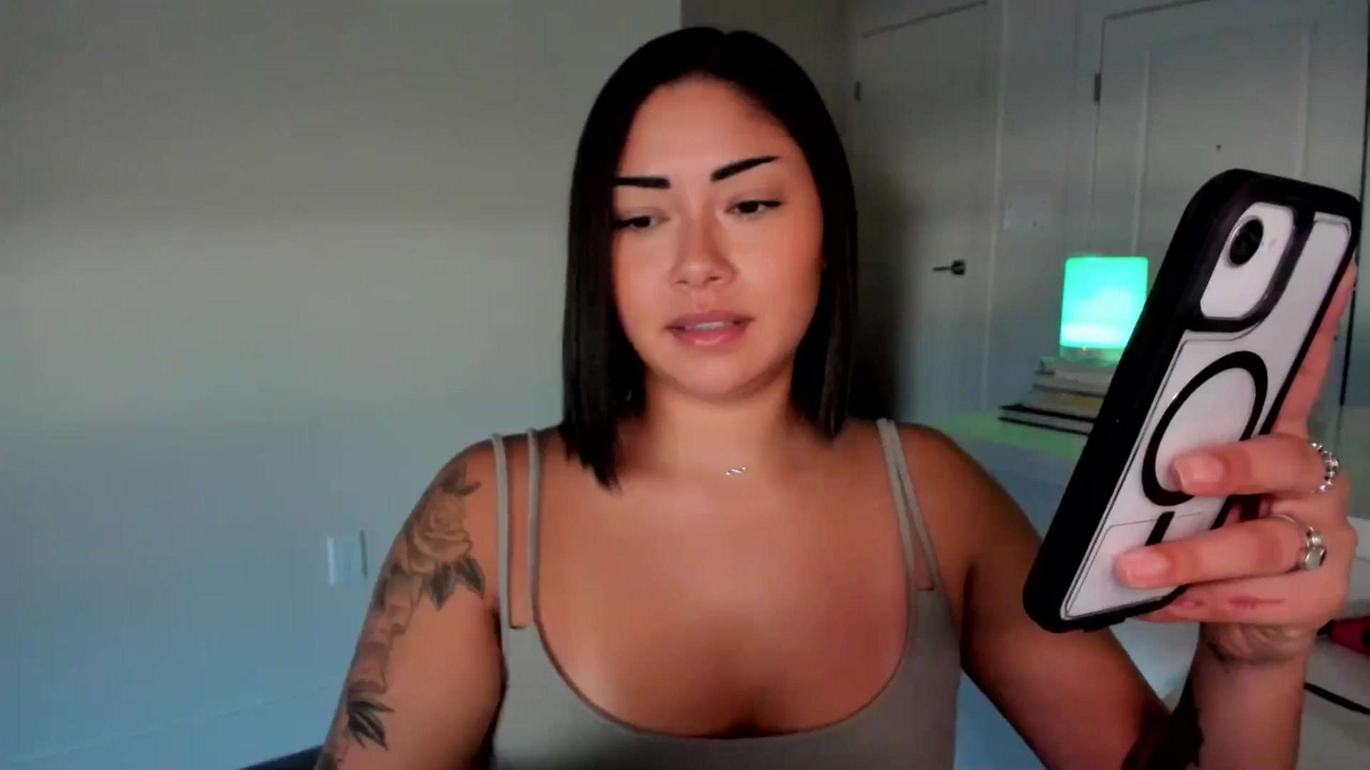 Gallery image thumbnail from YourGoddessLu's myfreecams stream on, 08/06/2025, 01:15 image 9 of 20