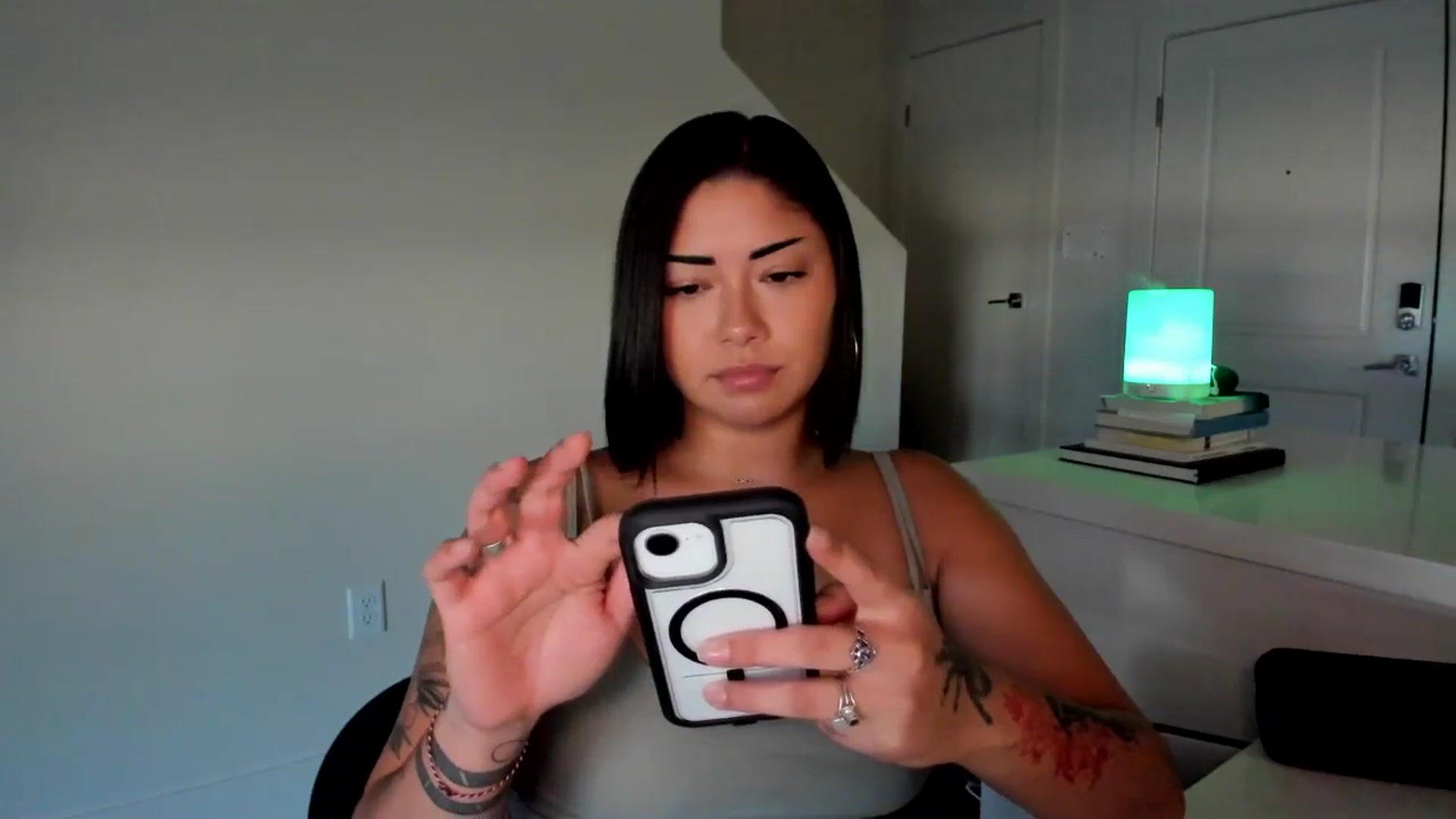 Gallery image thumbnail from YourGoddessLu's myfreecams stream on, 08/06/2025, 01:15 image 17 of 20