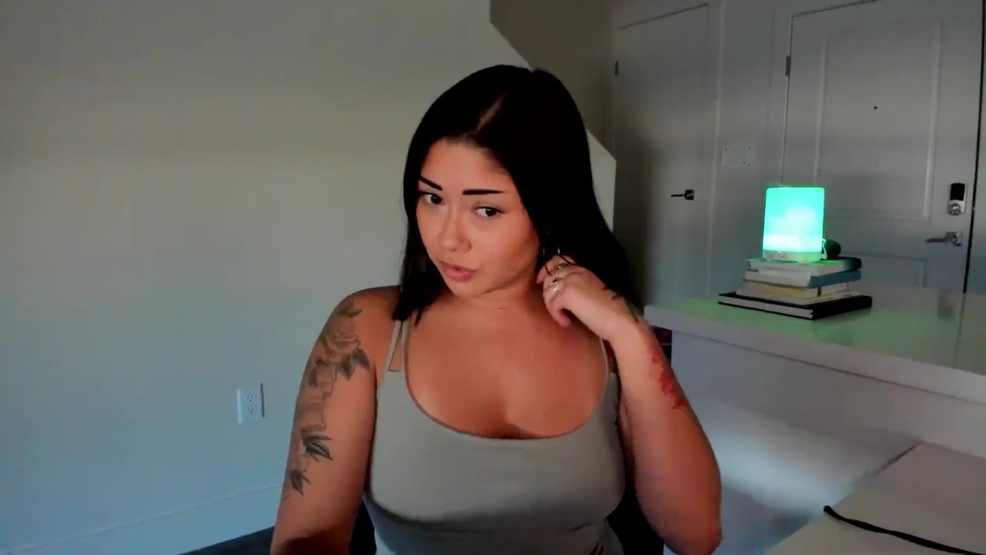 Gallery image thumbnail from YourGoddessLu's myfreecams stream on, 08/06/2025, 01:15 image 4 of 20