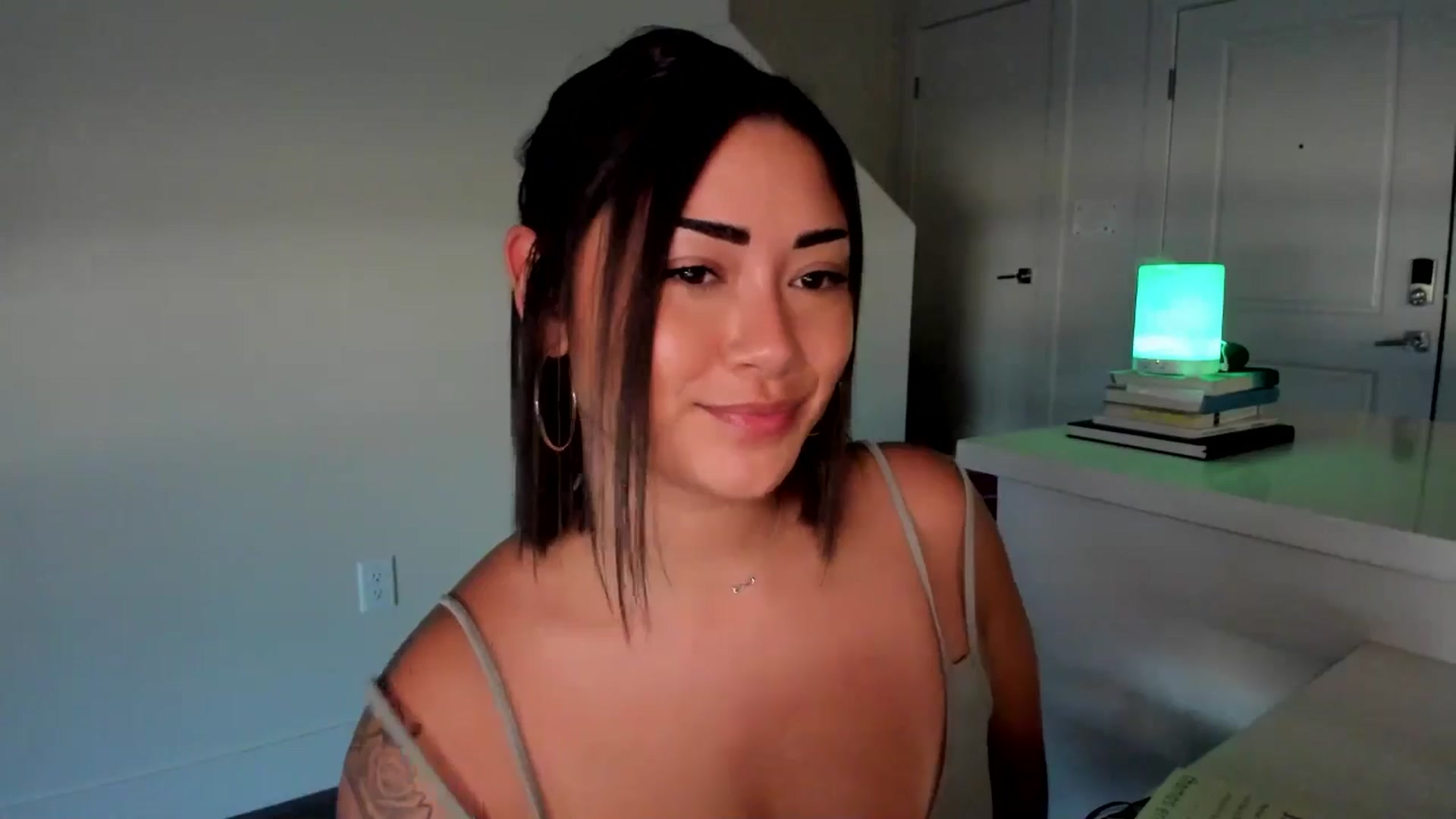 Gallery image thumbnail from YourGoddessLu's myfreecams stream on, 08/06/2025, 01:34 image 2 of 20