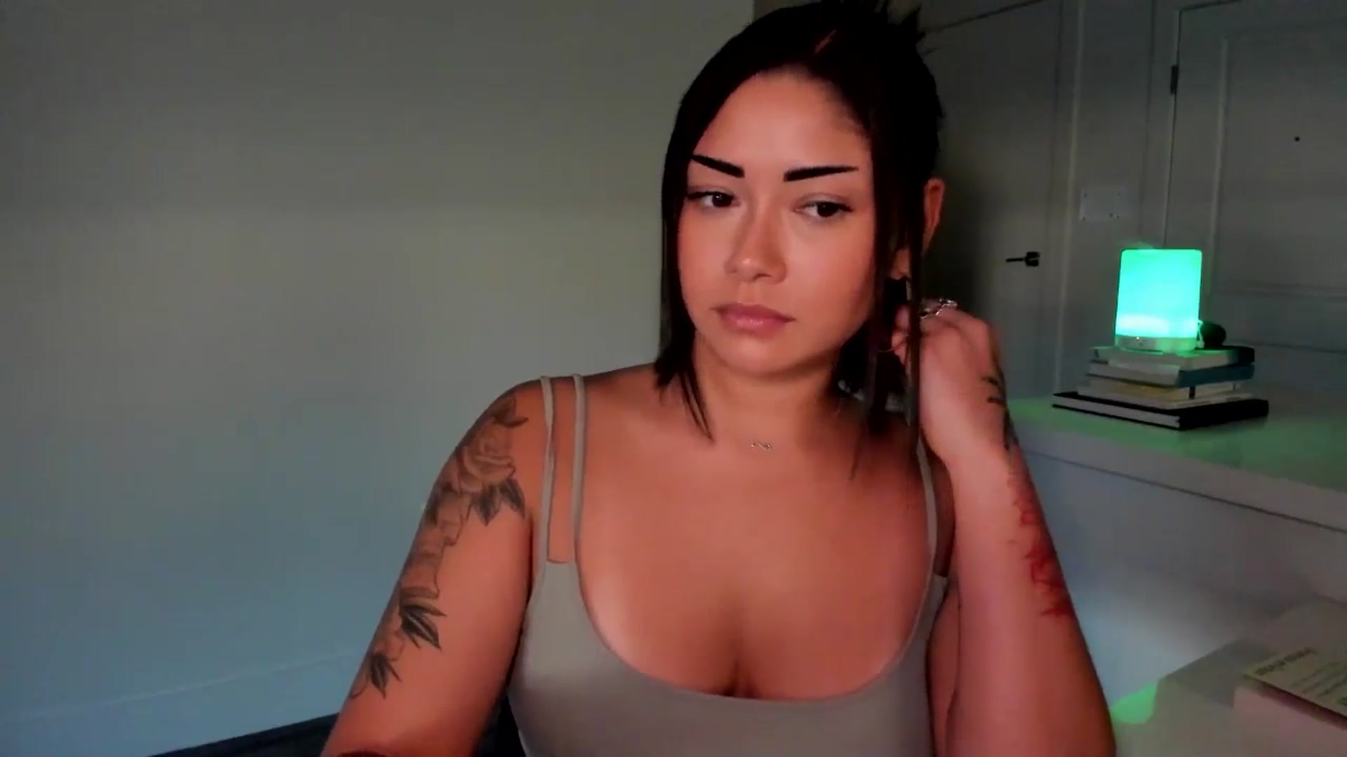 Gallery image thumbnail from YourGoddessLu's myfreecams stream on, 08/06/2025, 02:26 image 3 of 20