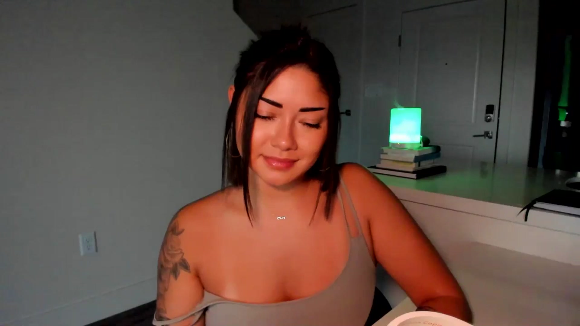 Gallery image thumbnail from YourGoddessLu's myfreecams stream on, 08/06/2025, 02:26 image 20 of 20