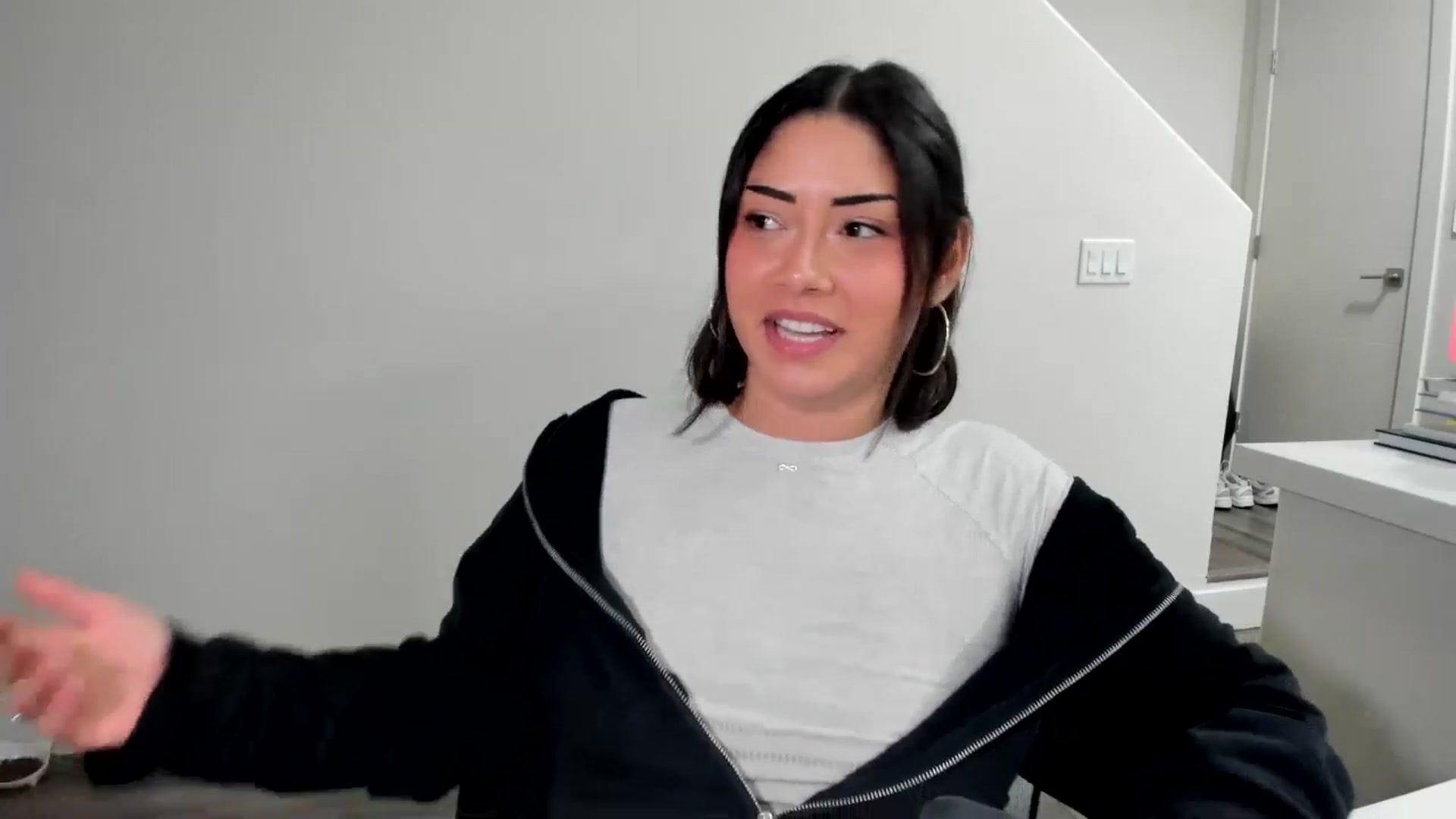 Gallery image thumbnail from YourGoddessLu's myfreecams stream on, 08/08/2025, 06:34 image 6 of 20