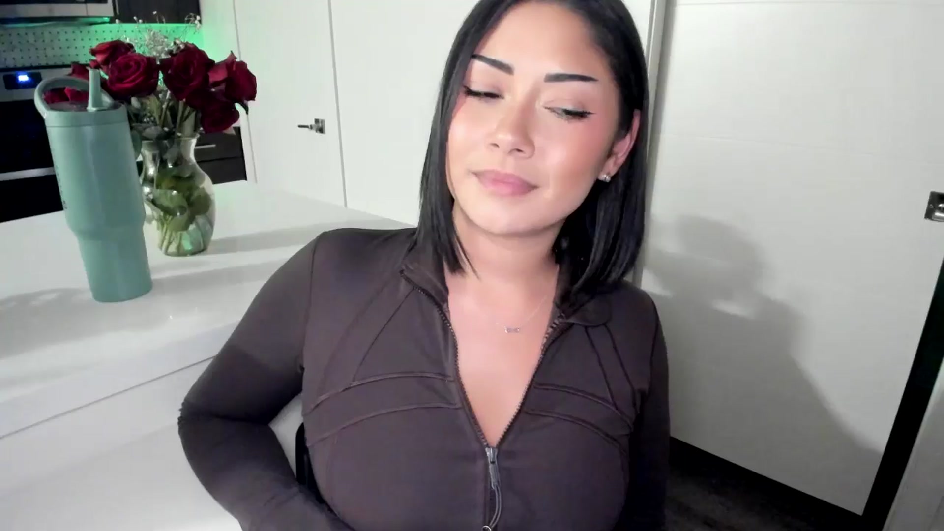 Gallery image thumbnail from YourGoddessLu's myfreecams stream on, 08/14/2025, 05:35 image 12 of 20