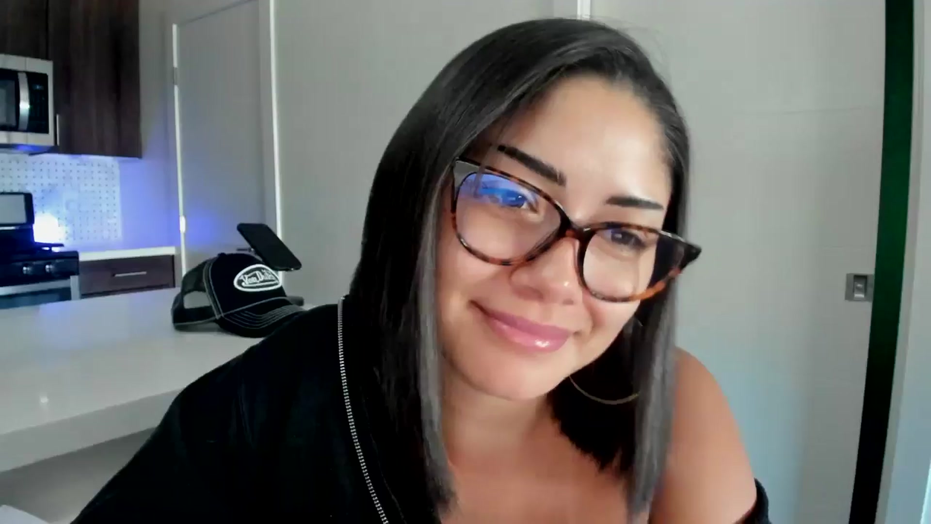 Gallery image thumbnail from YourGoddessLu's myfreecams stream on, 08/19/2025, 21:49 image 17 of 20