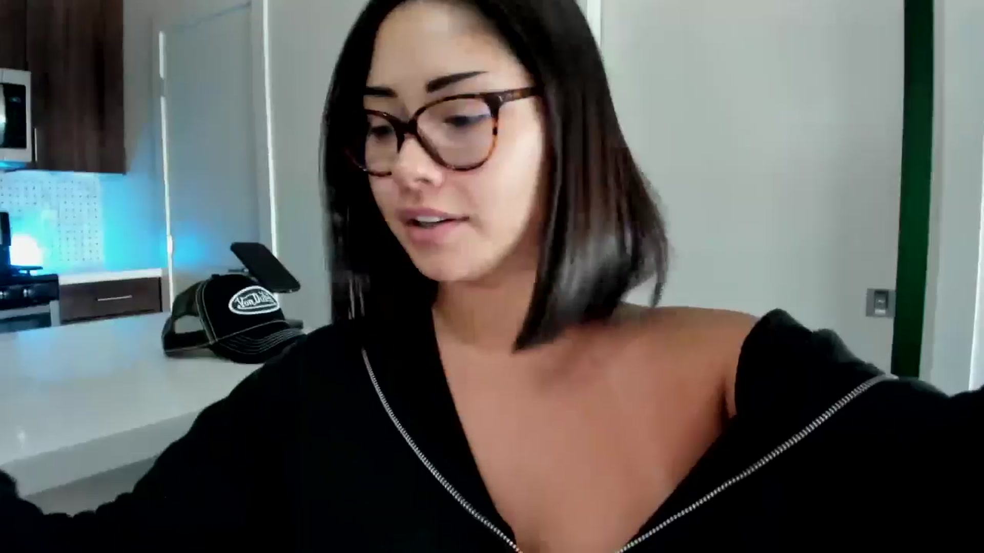Gallery image thumbnail from YourGoddessLu's myfreecams stream on, 08/19/2025, 21:49 image 19 of 20