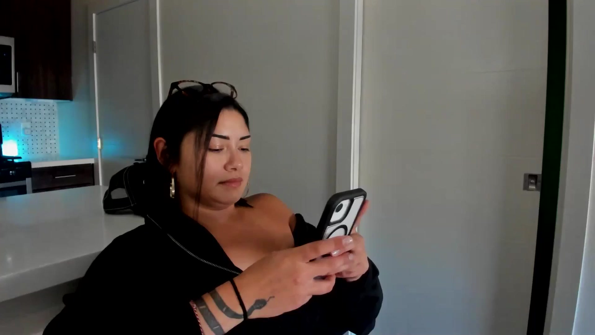 Gallery image thumbnail from YourGoddessLu's myfreecams stream on, 08/19/2025, 21:49 image 10 of 20
