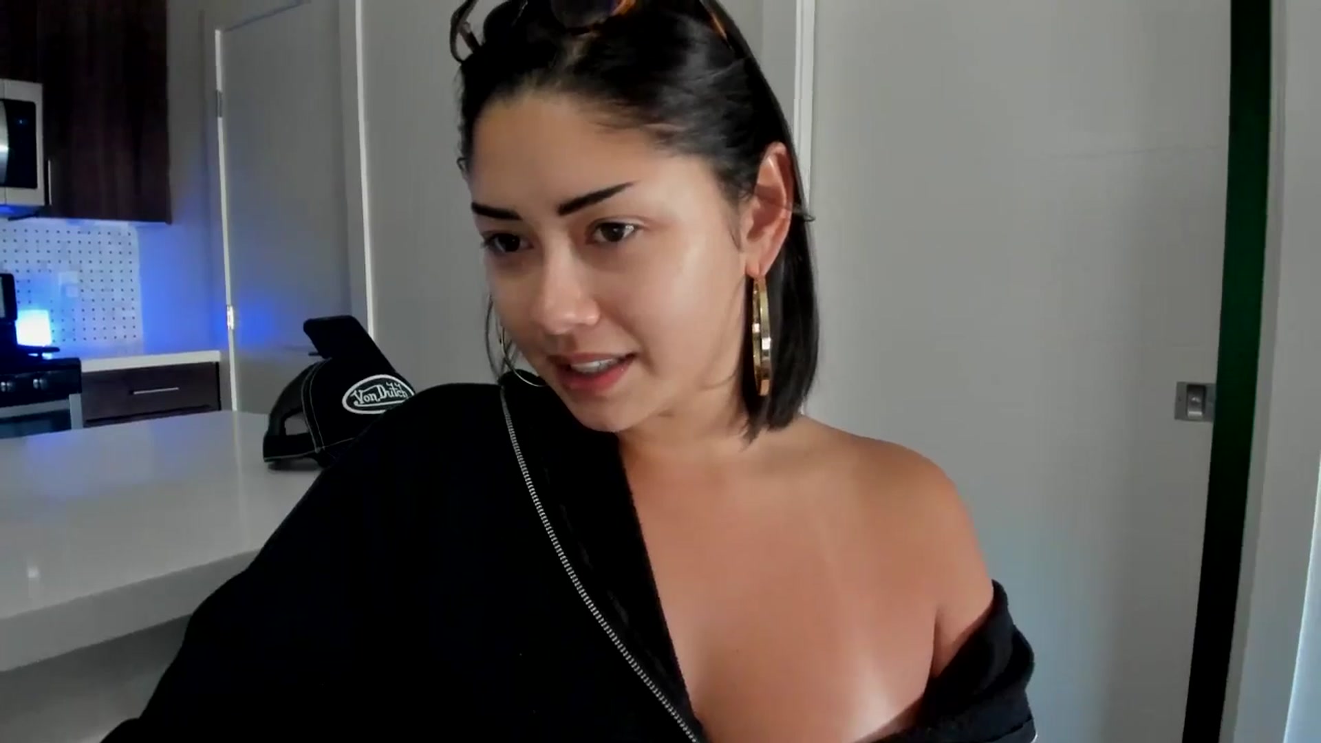 Gallery image thumbnail from YourGoddessLu's myfreecams stream on, 08/19/2025, 21:49 image 9 of 20