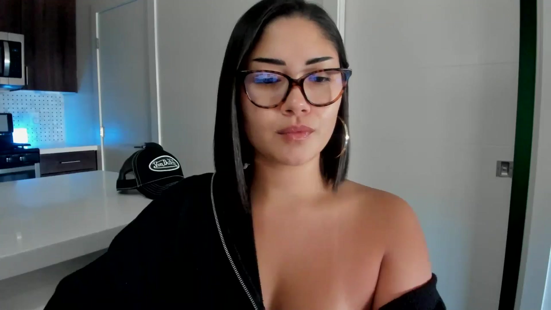Gallery image thumbnail from YourGoddessLu's myfreecams stream on, 08/19/2025, 21:49 image 5 of 20