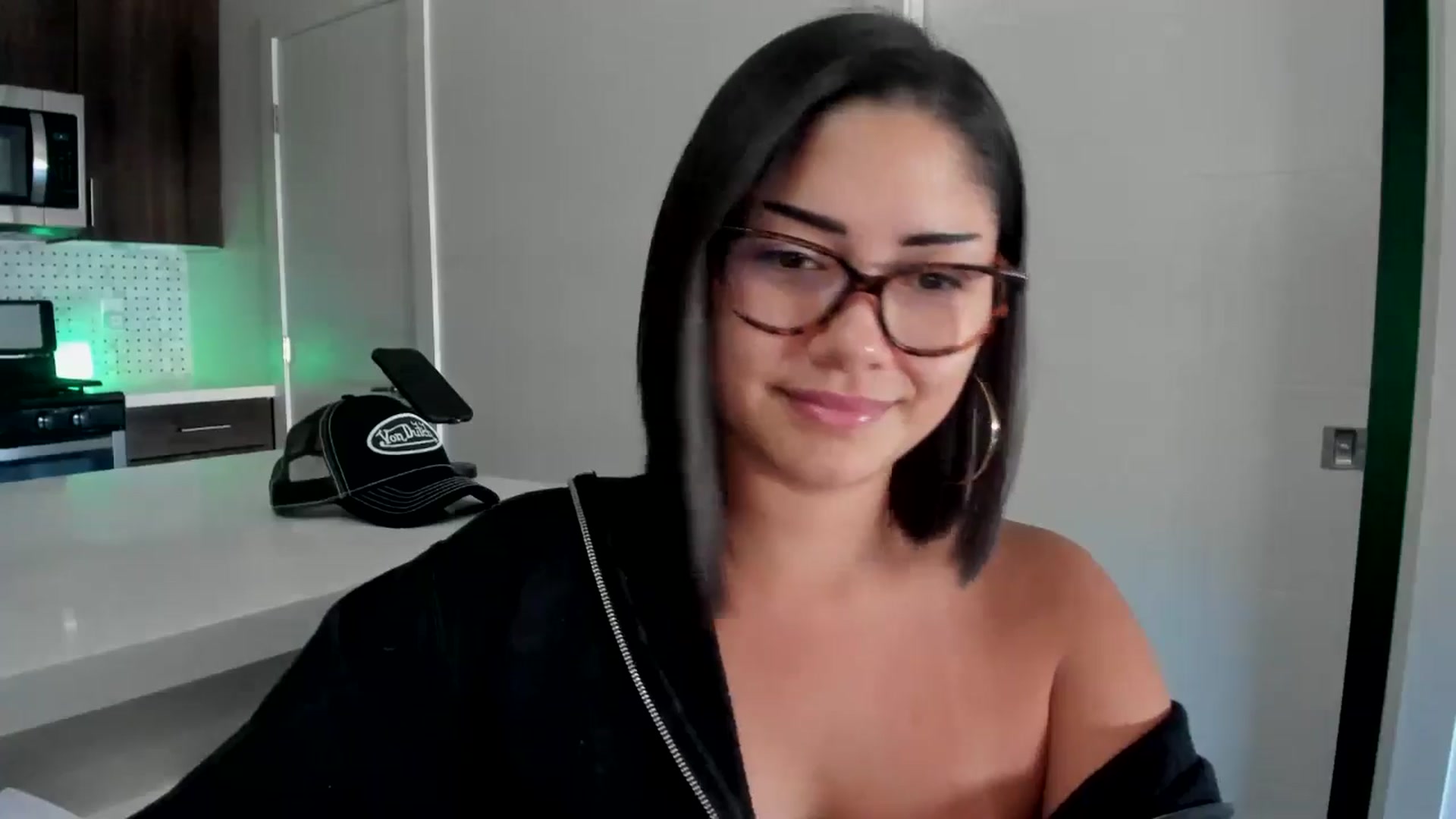 Gallery image thumbnail from YourGoddessLu's myfreecams stream on, 08/19/2025, 21:49 image 18 of 20