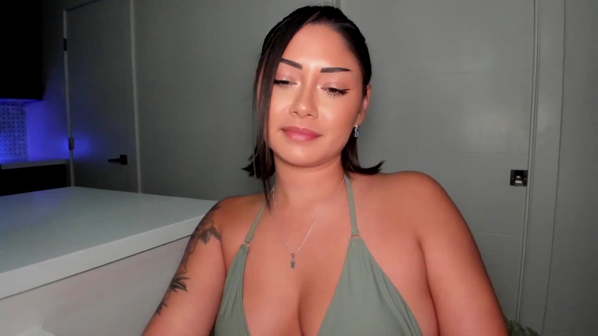 Gallery image thumbnail from YourGoddessLu's myfreecams stream on, 08/20/2025, 03:26 image 19 of 20