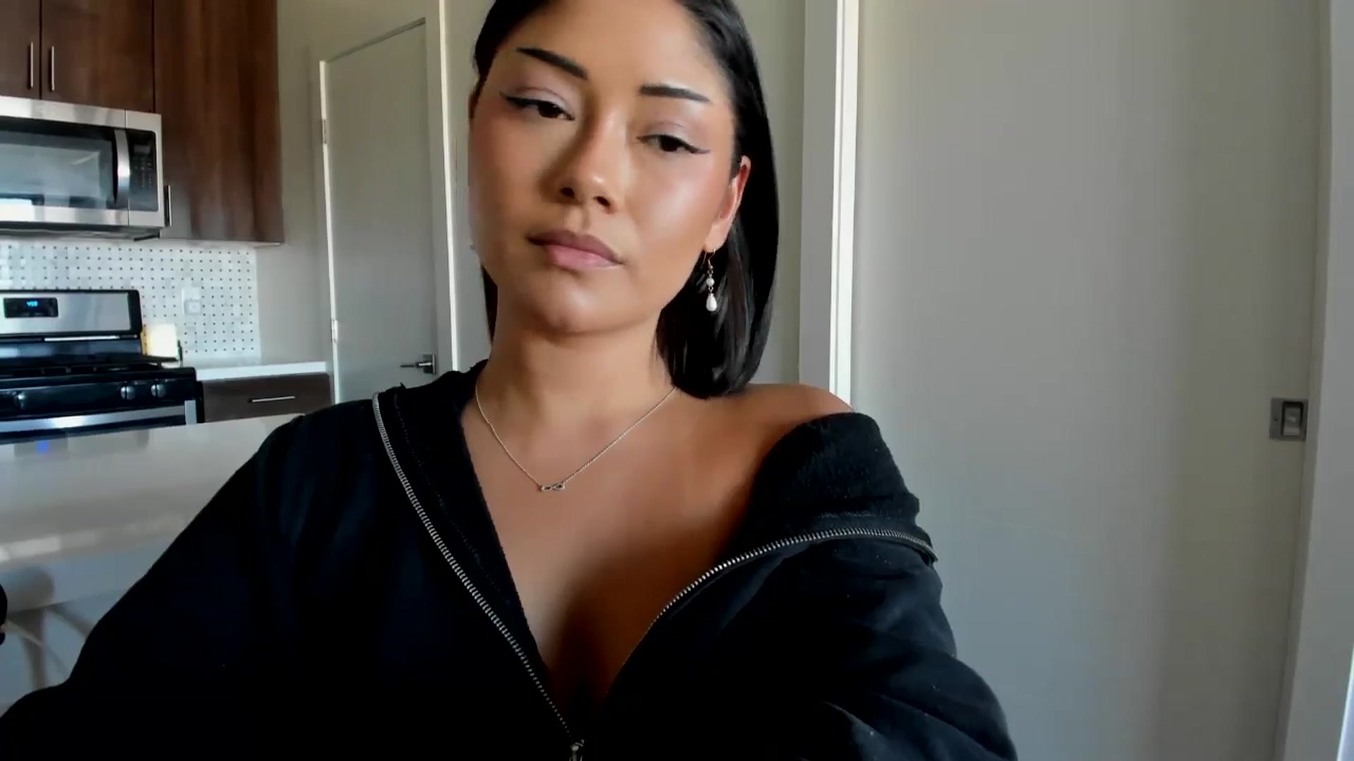 Gallery image thumbnail from YourGoddessLu's myfreecams stream on, 08/22/2025, 24:33 image 2 of 20