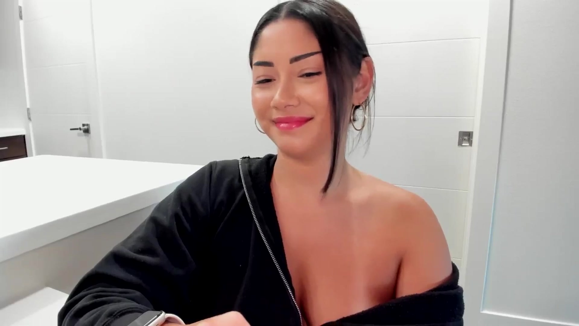Gallery image thumbnail from YourGoddessLu's myfreecams stream on, 08/25/2025, 24:04 image 17 of 20