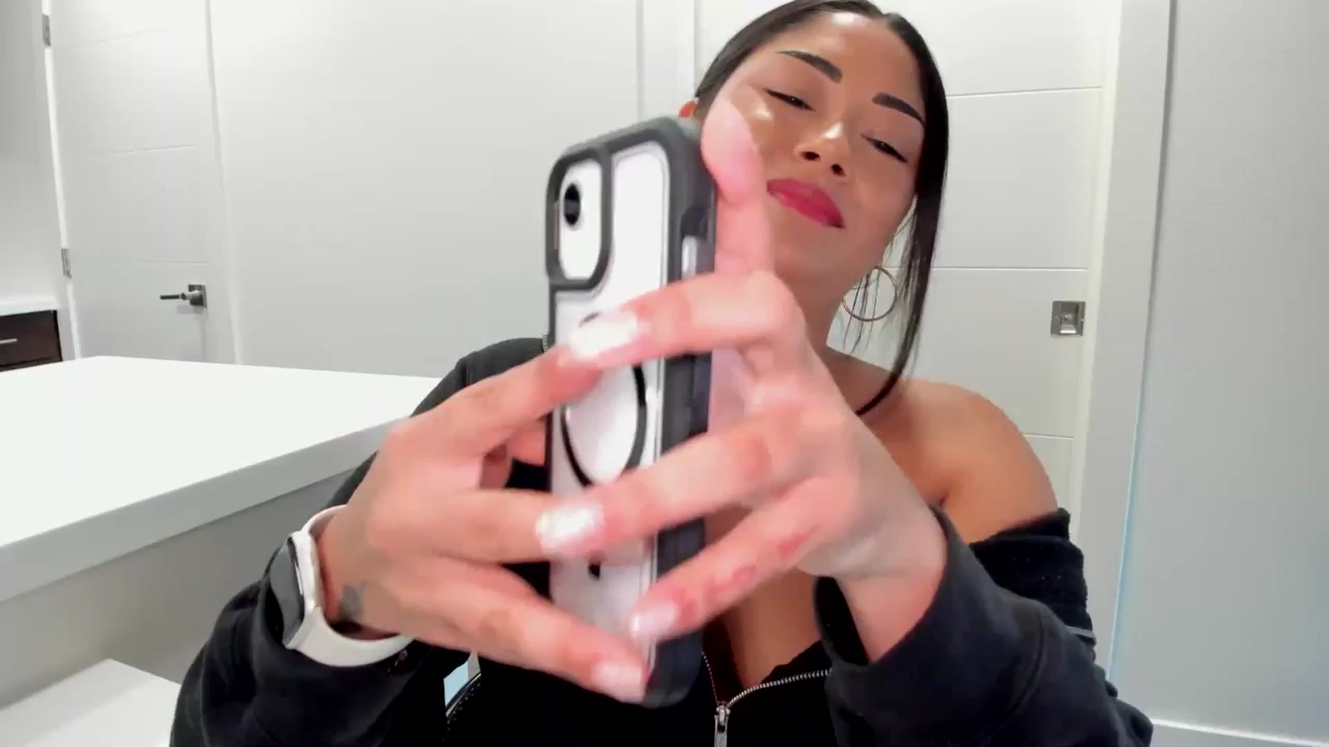 Gallery image thumbnail from YourGoddessLu's myfreecams stream on, 08/25/2025, 01:08 image 1 of 20