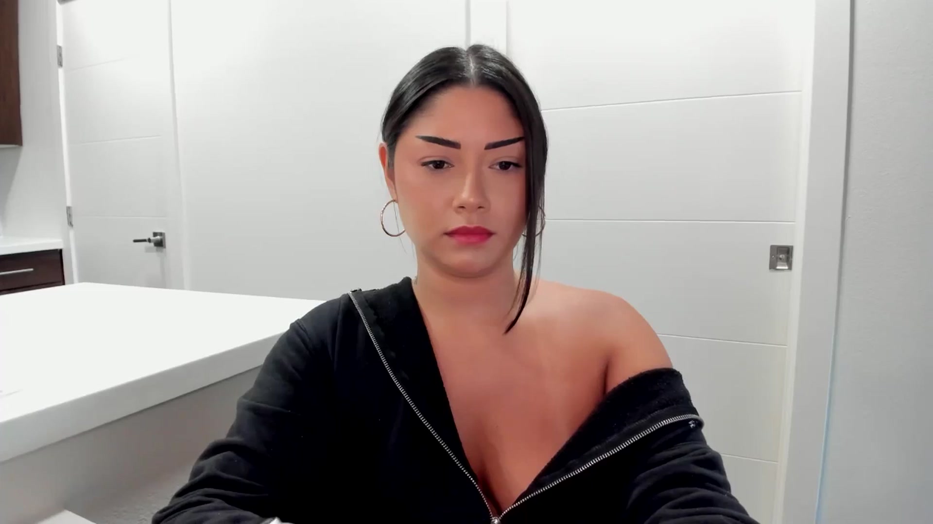 Gallery image thumbnail from YourGoddessLu's myfreecams stream on, 08/25/2025, 01:08 image 17 of 20