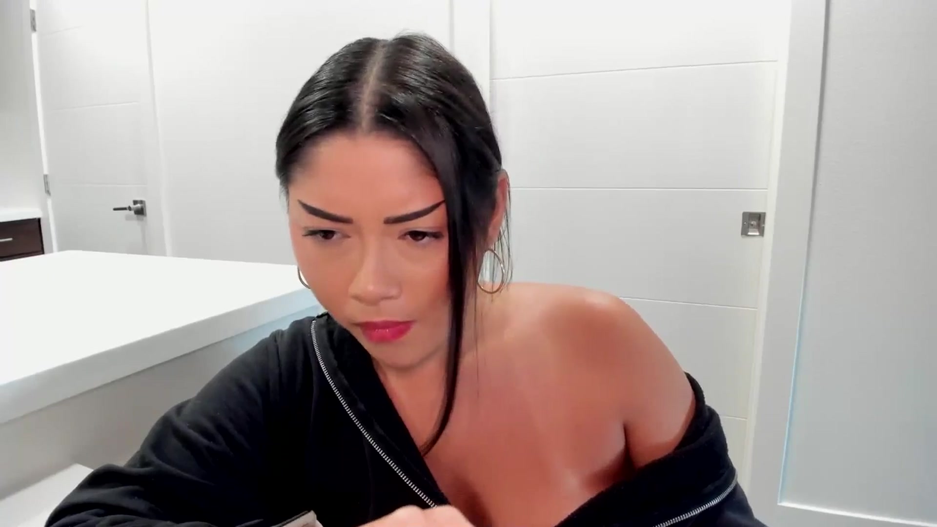 Gallery image thumbnail from YourGoddessLu's myfreecams stream on, 08/25/2025, 01:08 image 3 of 20