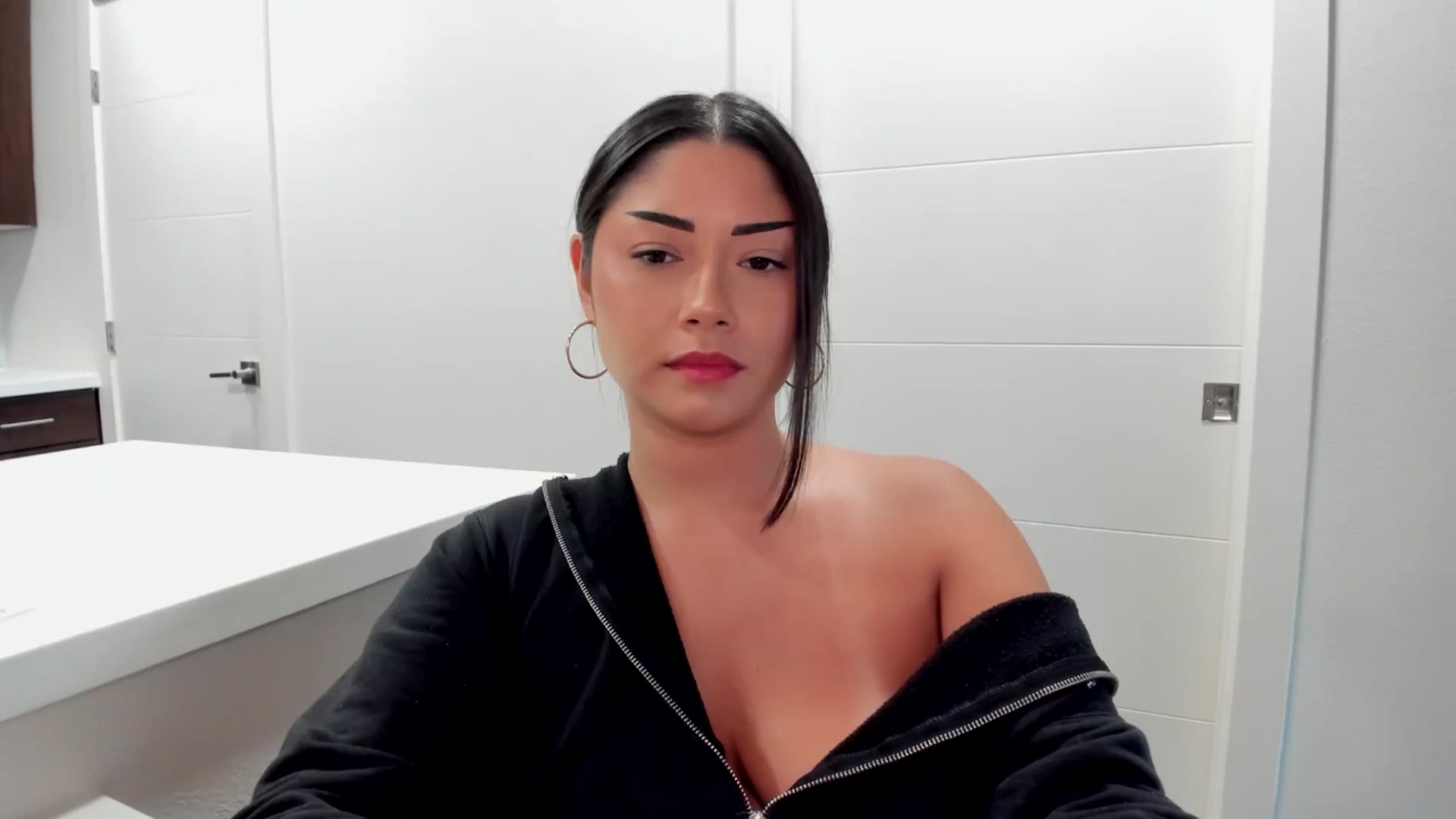 Gallery image thumbnail from YourGoddessLu's myfreecams stream on, 08/25/2025, 01:08 image 19 of 20