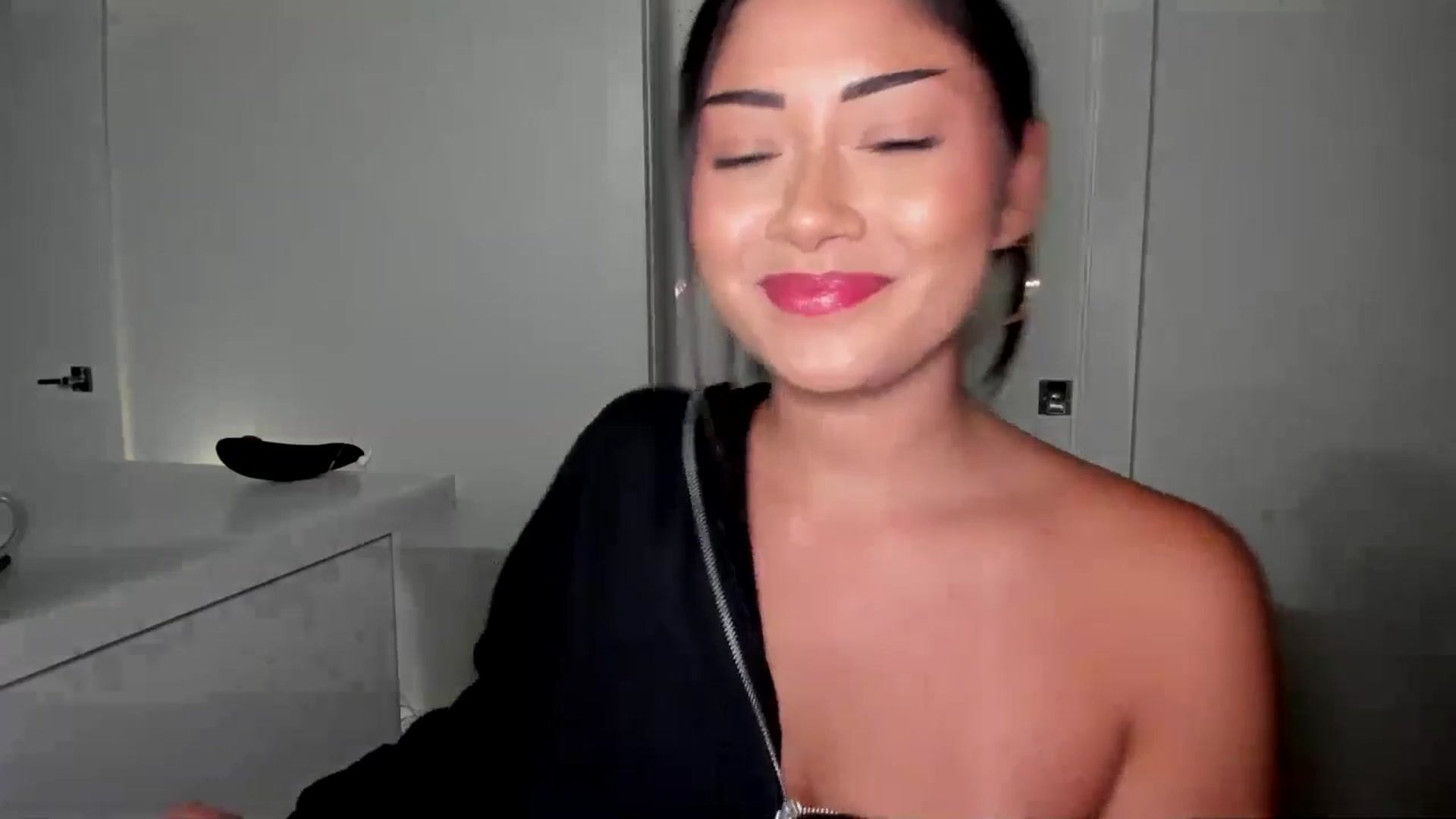 Gallery image thumbnail from YourGoddessLu's myfreecams stream on, 08/25/2025, 03:27 image 12 of 20