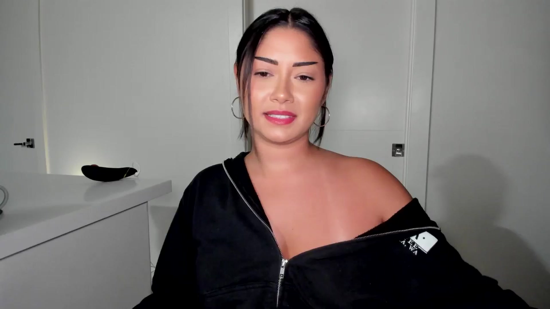 Gallery image thumbnail from YourGoddessLu's myfreecams stream on, 08/25/2025, 03:27 image 13 of 20