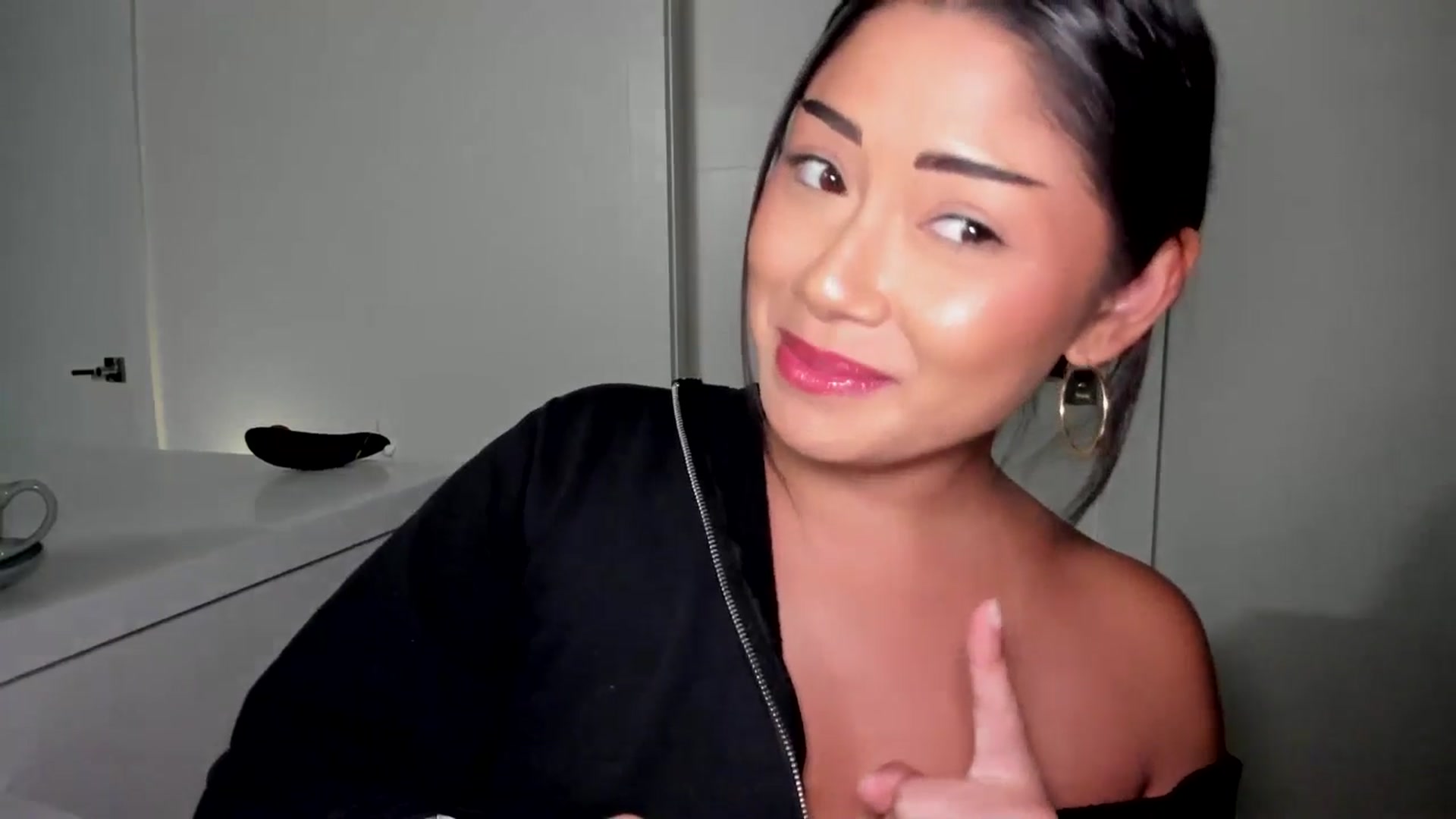 Gallery image thumbnail from YourGoddessLu's myfreecams stream on, 08/25/2025, 03:27 image 7 of 20