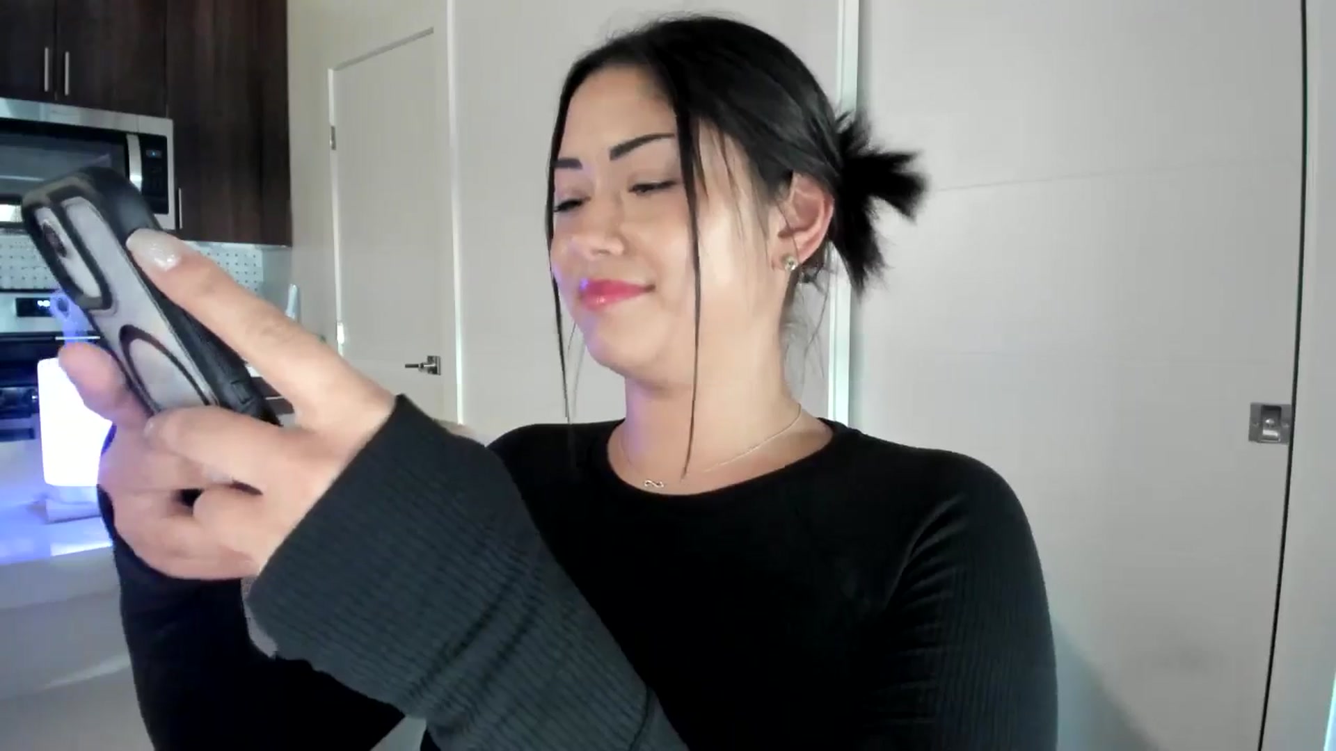 Gallery image thumbnail from YourGoddessLu's myfreecams stream on, 08/29/2025, 23:25 image 15 of 20
