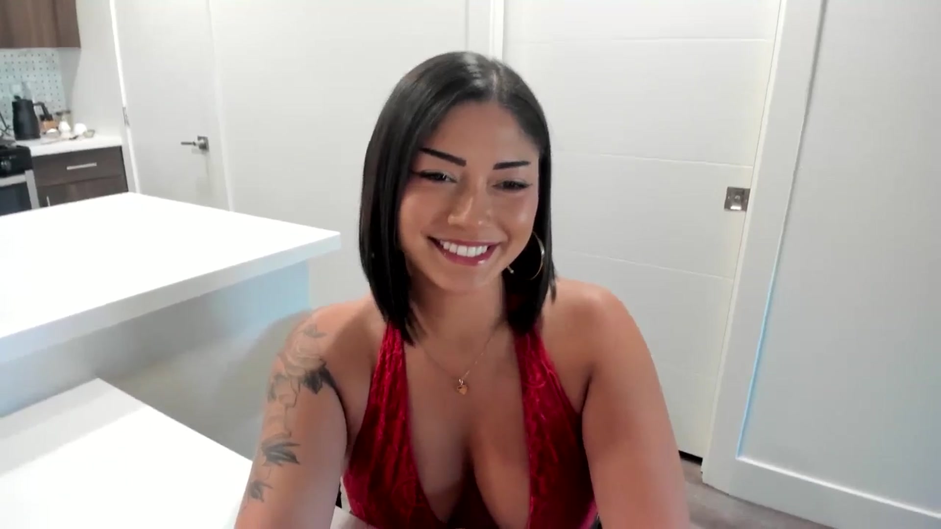 Gallery image thumbnail from YourGoddessLu's myfreecams stream on, 09/01/2025, 24:00 image 19 of 20