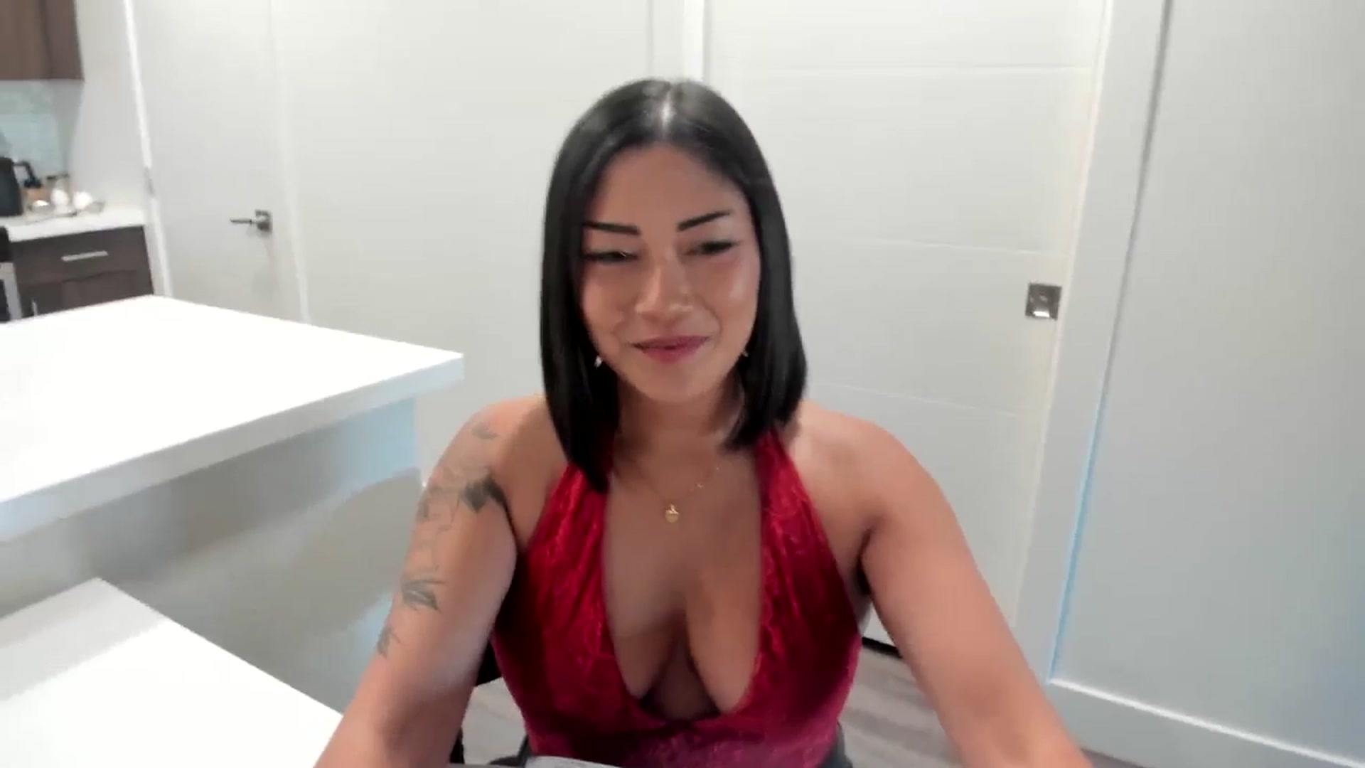 Gallery image thumbnail from YourGoddessLu's myfreecams stream on, 09/01/2025, 24:00 image 13 of 20
