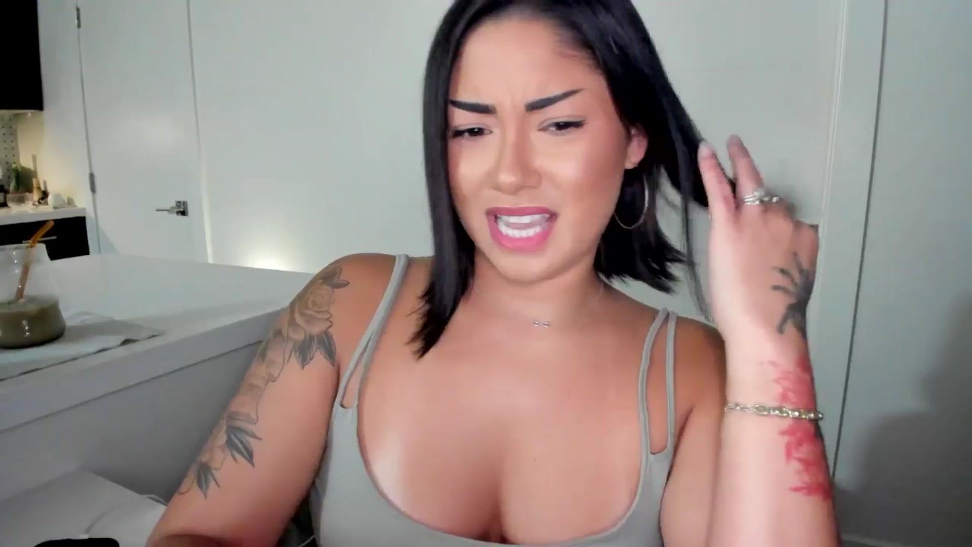 Gallery image thumbnail from YourGoddessLu's myfreecams stream on, 09/07/2025, 02:51 image 14 of 20