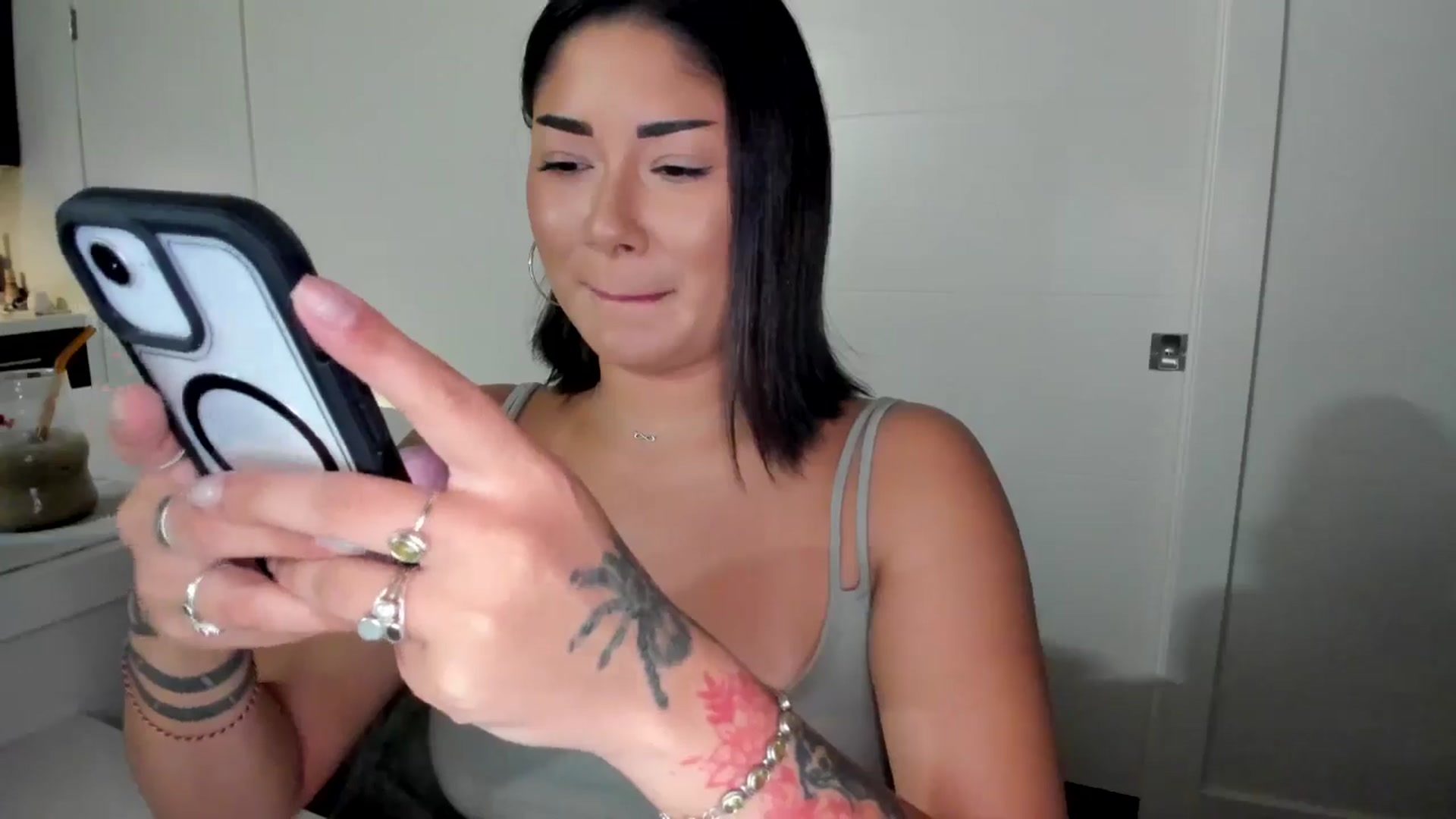 Gallery image thumbnail from YourGoddessLu's myfreecams stream on, 09/07/2025, 02:51 image 8 of 20