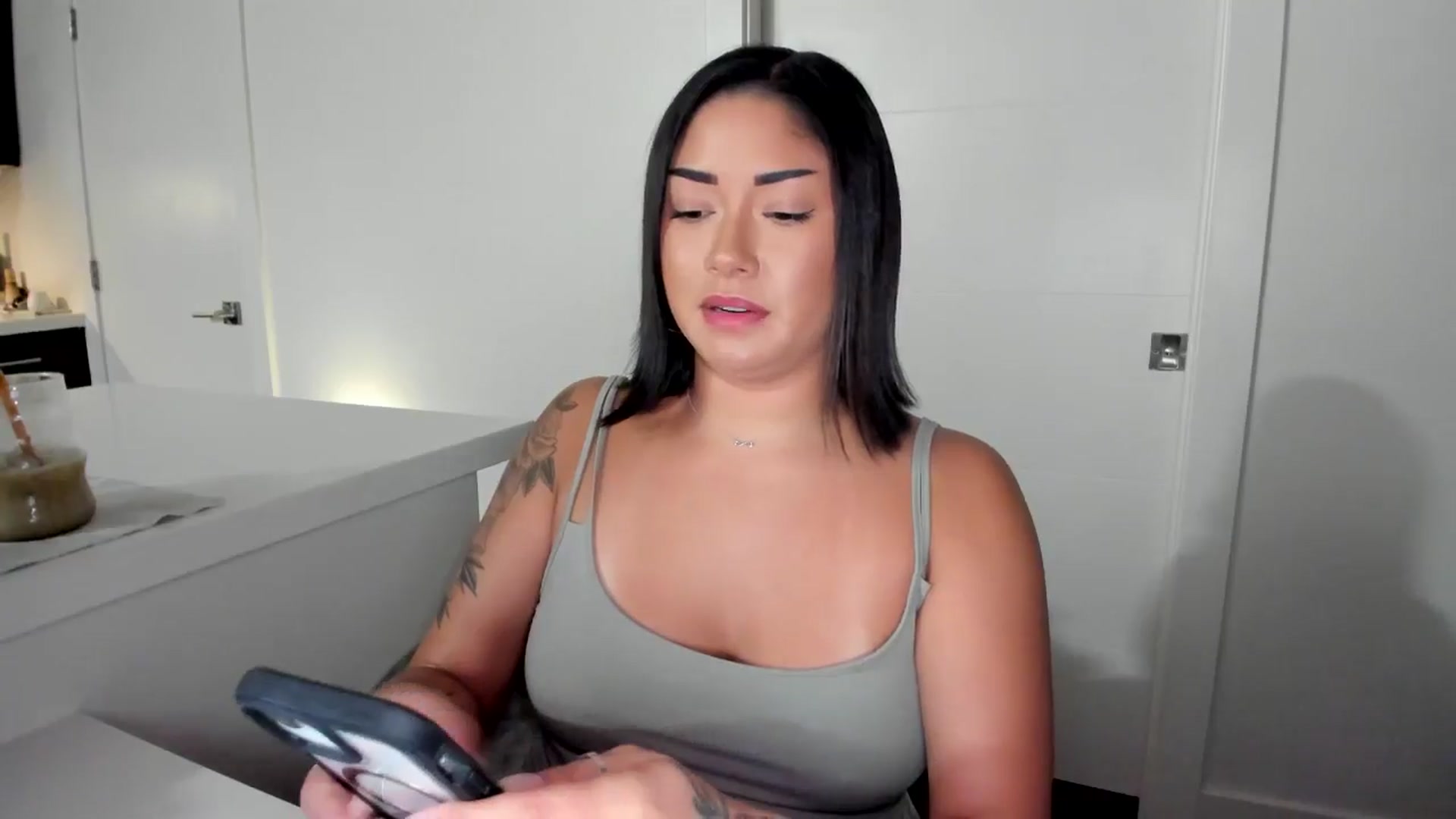 Gallery image thumbnail from YourGoddessLu's myfreecams stream on, 09/07/2025, 02:51 image 11 of 20
