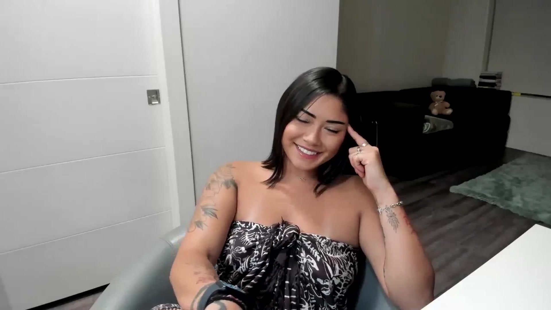 Gallery image thumbnail from YourGoddessLu's myfreecams stream on, 10/19/2025, 03:03 image 2 of 20