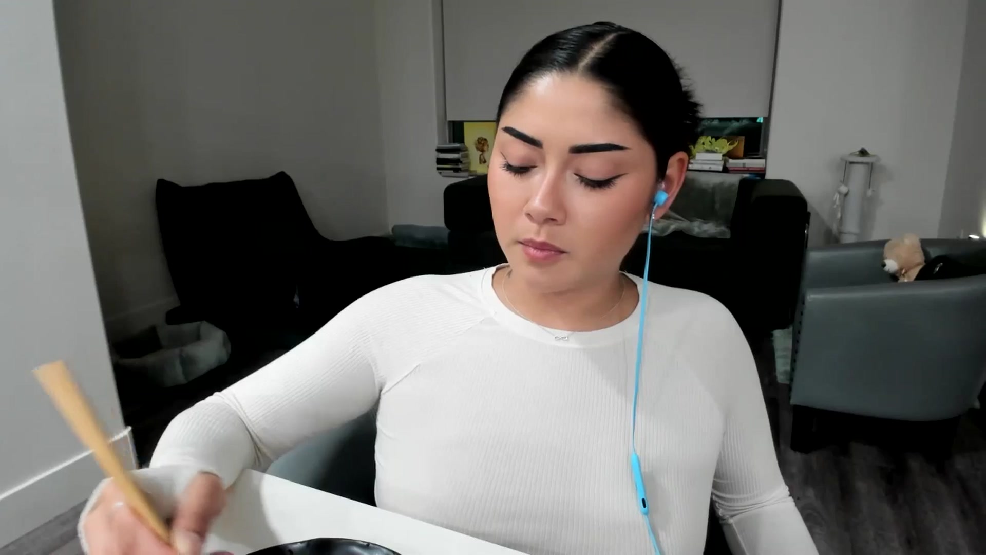 Gallery image thumbnail from YourGoddessLu's myfreecams stream on, 10/21/2025, 03:35 image 15 of 20