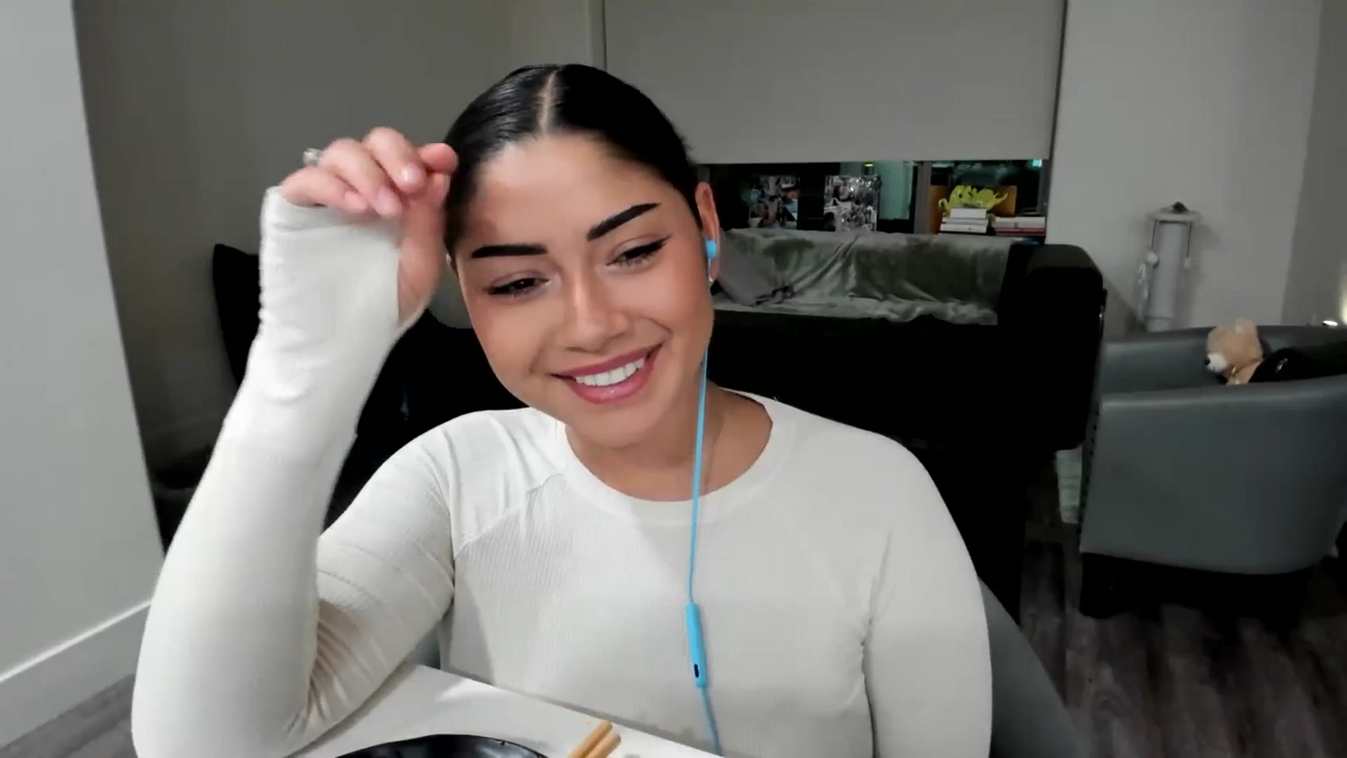 Gallery image thumbnail from YourGoddessLu's myfreecams stream on, 10/21/2025, 03:35 image 17 of 20
