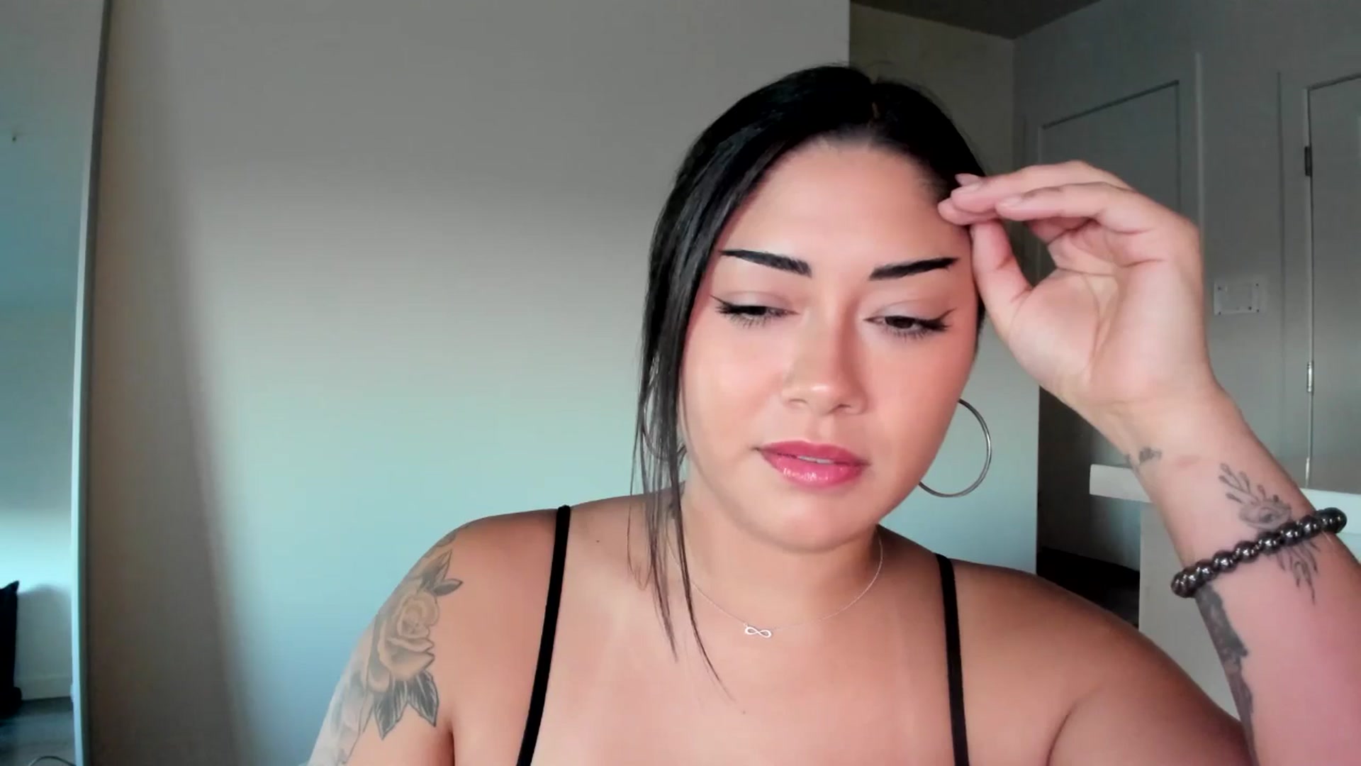 Gallery image thumbnail from YourGoddessLu's myfreecams stream on, 10/27/2025, 24:40 image 10 of 20
