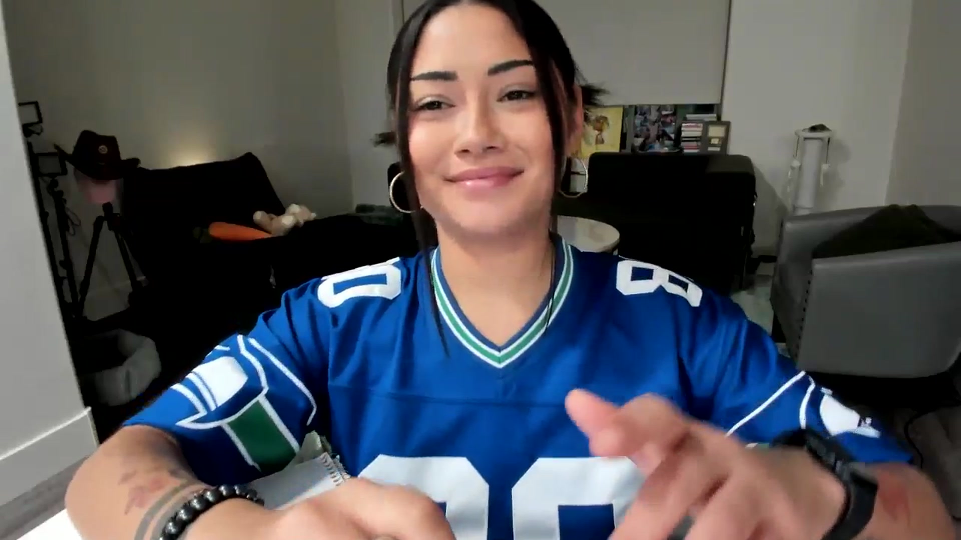 Gallery image thumbnail from YourGoddessLu's myfreecams stream on, 11/03/2025, 03:24 image 17 of 20