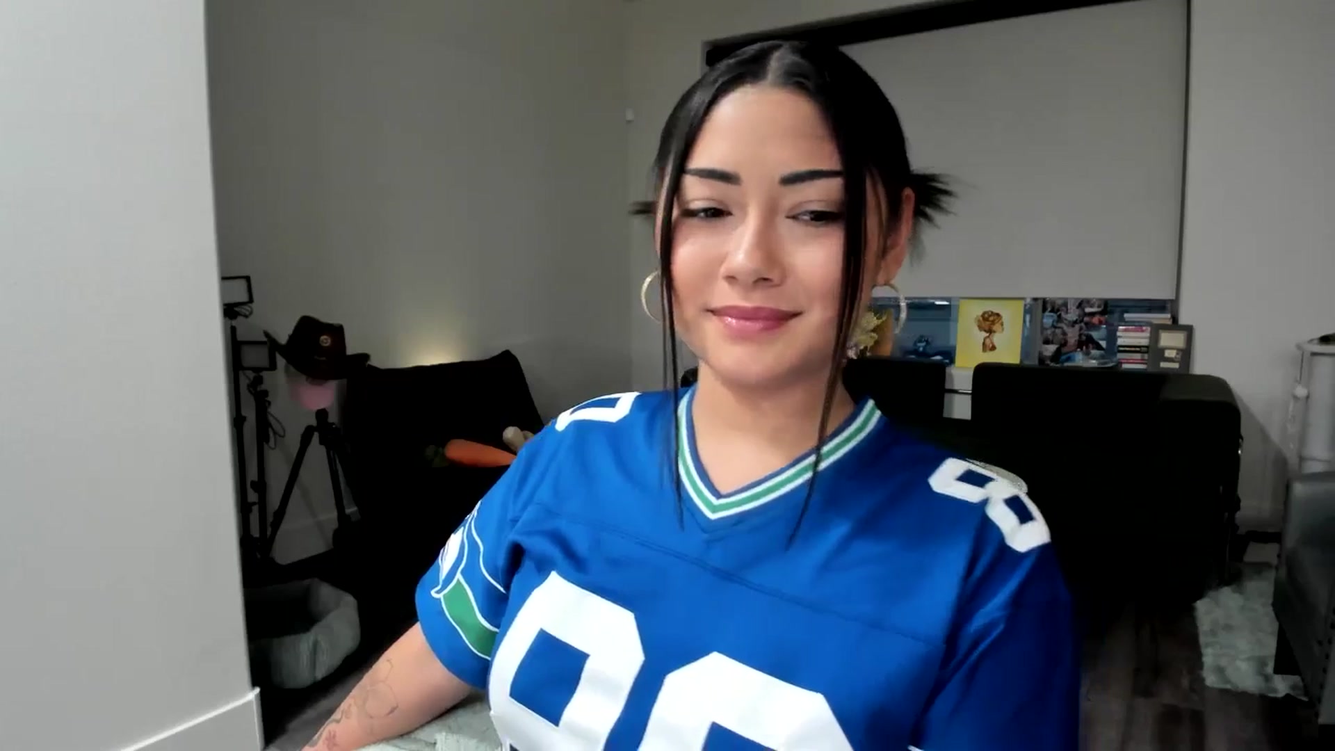 Gallery image thumbnail from YourGoddessLu's myfreecams stream on, 11/03/2025, 03:24 image 5 of 20