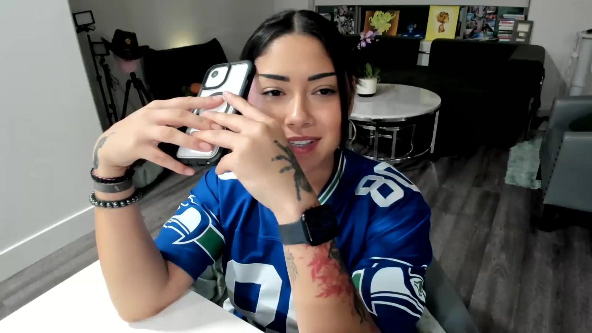 Gallery image thumbnail from YourGoddessLu's myfreecams stream on, 11/03/2025, 04:06 image 1 of 20