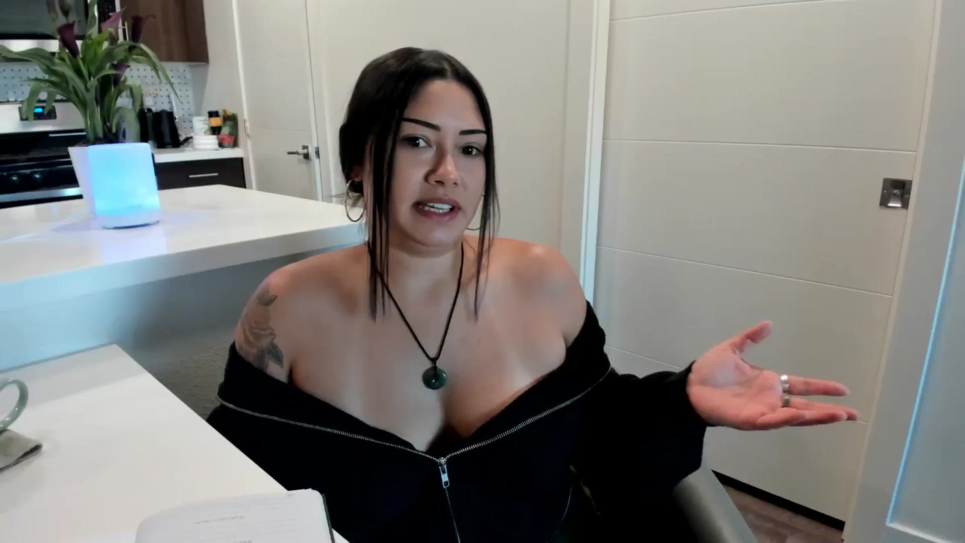 Gallery image thumbnail from YourGoddessLu's myfreecams stream on, 11/03/2025, 23:15 image 4 of 20