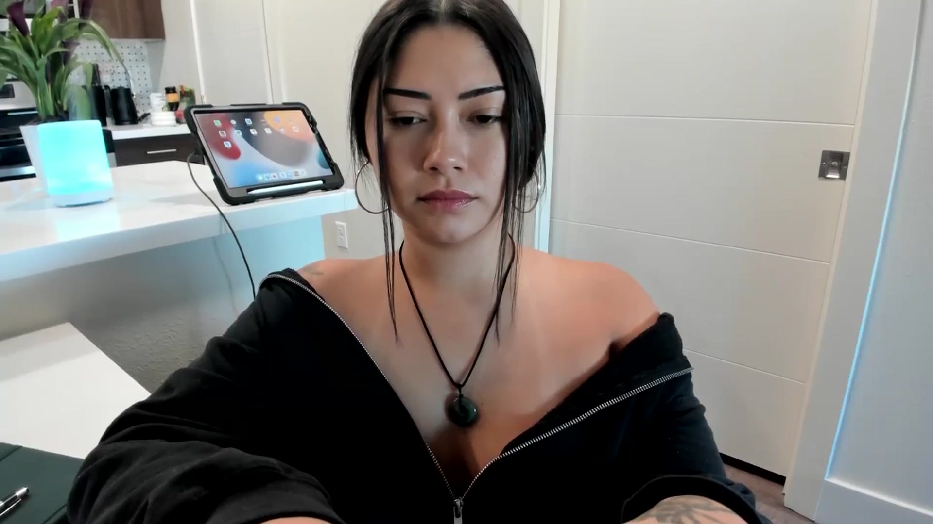 Gallery image thumbnail from YourGoddessLu's myfreecams stream on, 11/03/2025, 23:15 image 16 of 20