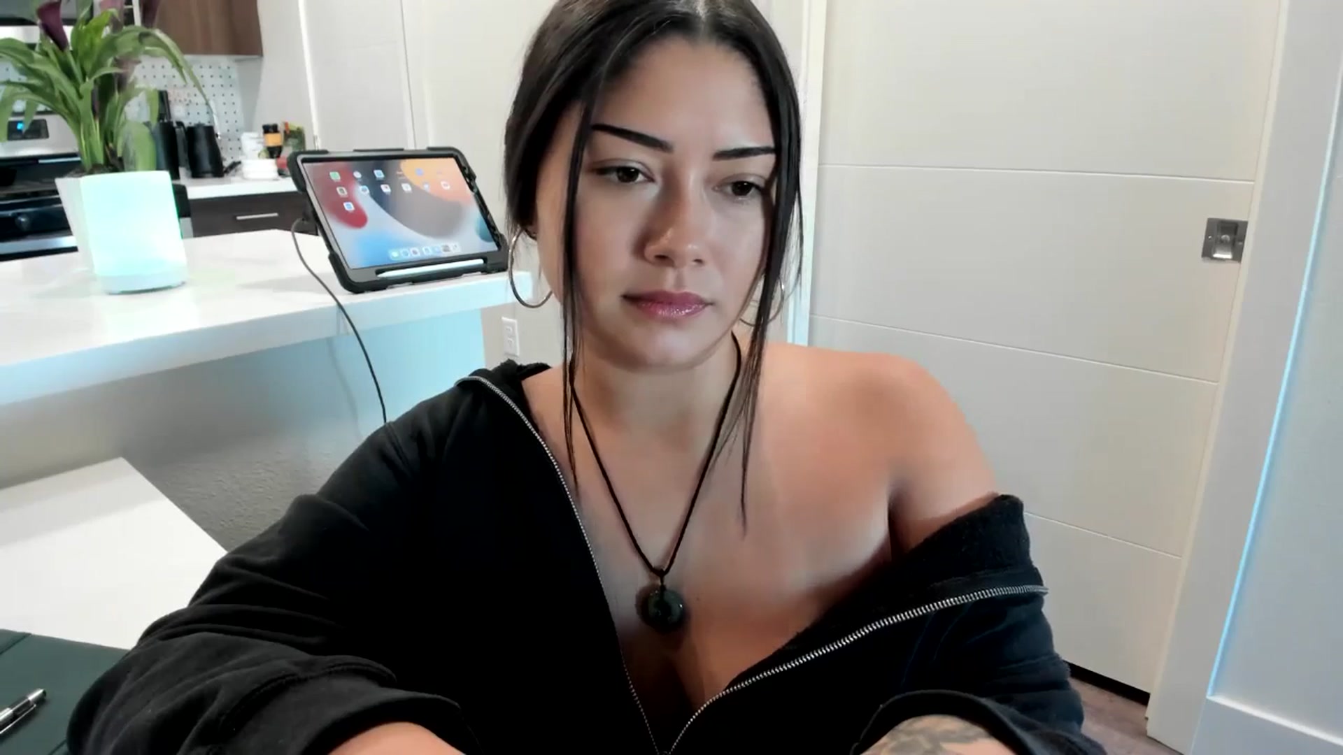 Gallery image thumbnail from YourGoddessLu's myfreecams stream on, 11/03/2025, 23:15 image 17 of 20