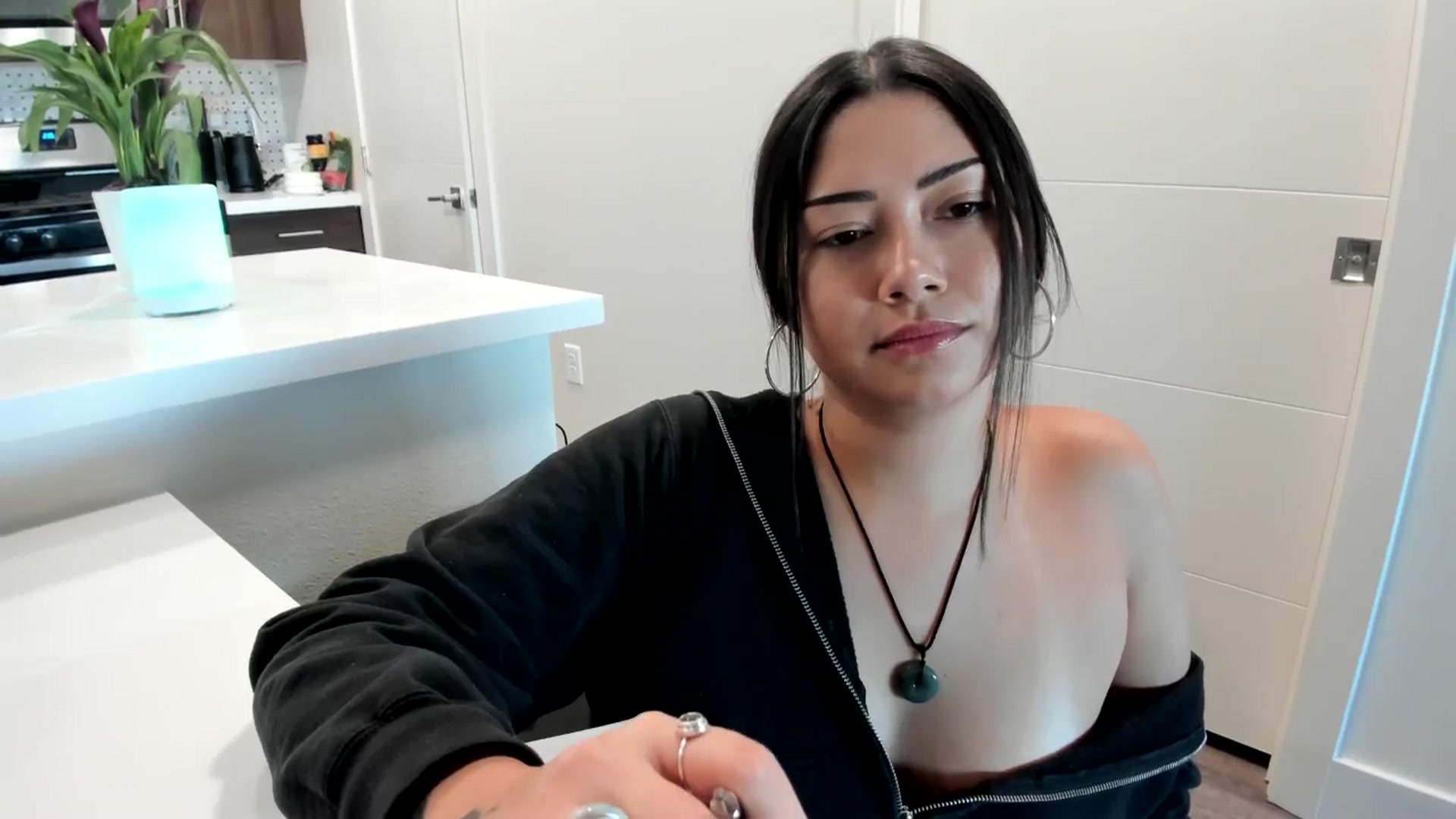 Gallery image thumbnail from YourGoddessLu's myfreecams stream on, 11/03/2025, 23:15 image 11 of 20