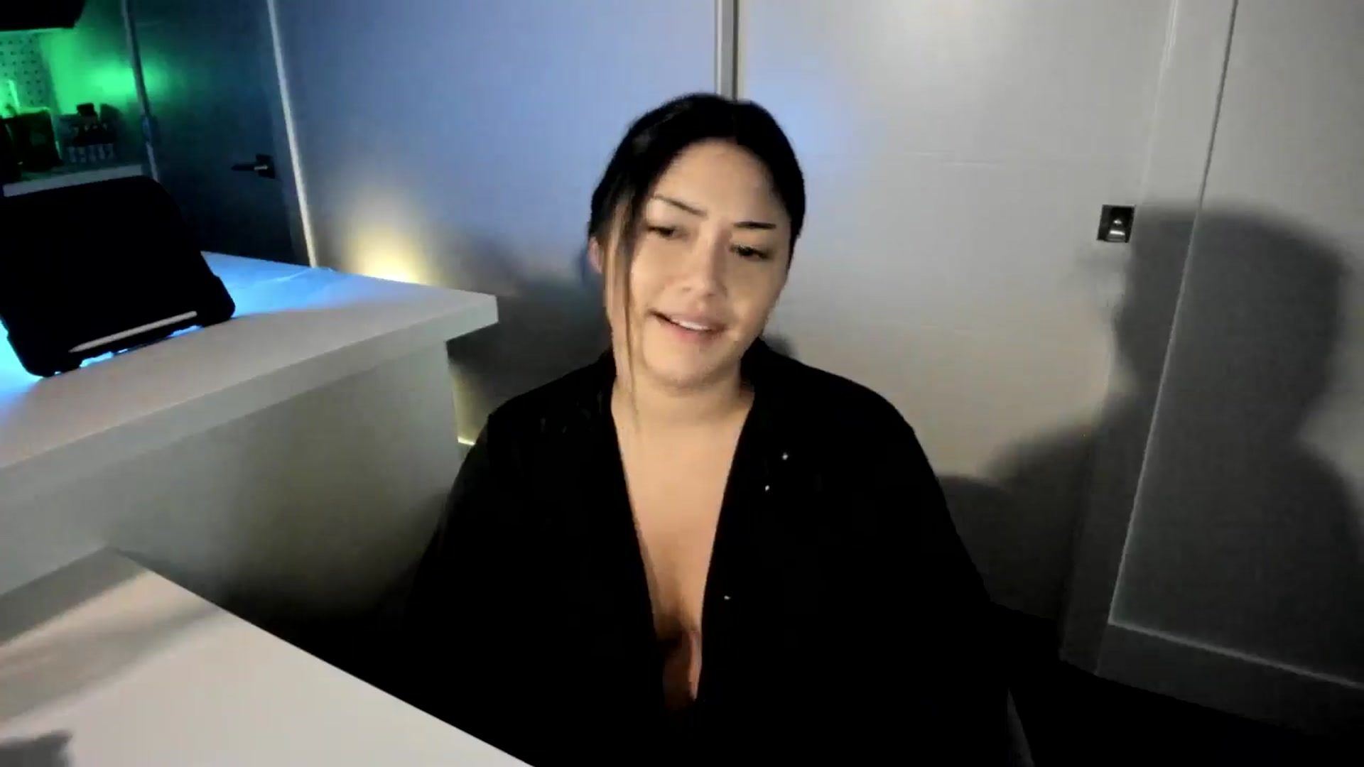 Gallery image thumbnail from YourGoddessLu's myfreecams stream on, 11/05/2025, 01:03 image 9 of 20